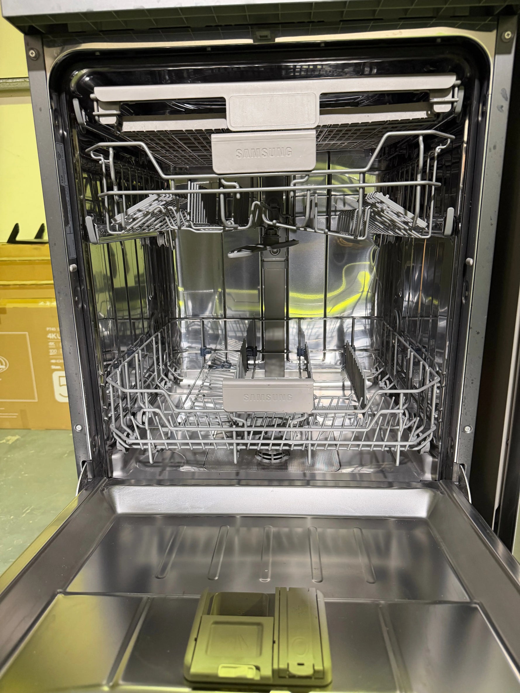 Refurbished Samsung 14 Place Setting Dishwasher | BRISBANE