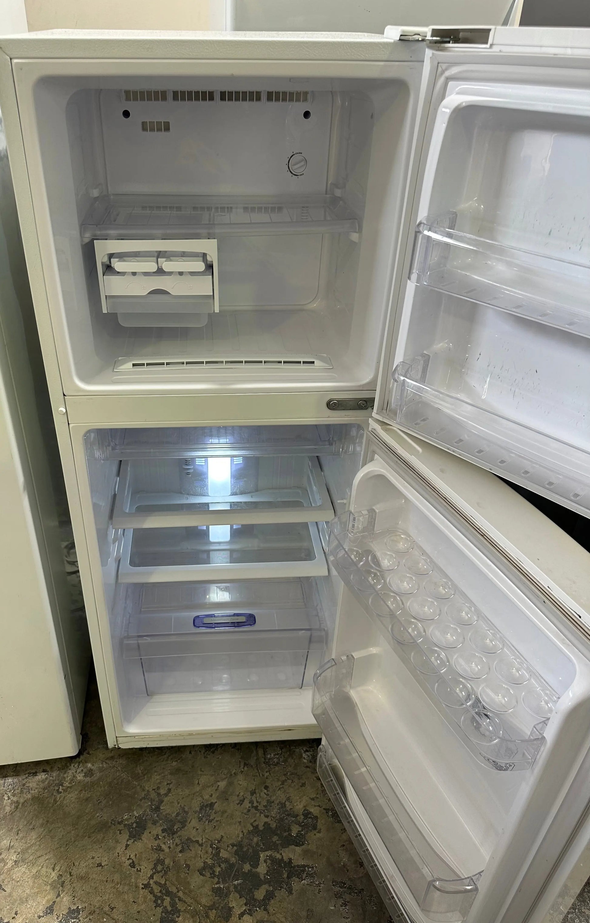 Refurbished Samsung 215 L fridge freezer | BRISBANE