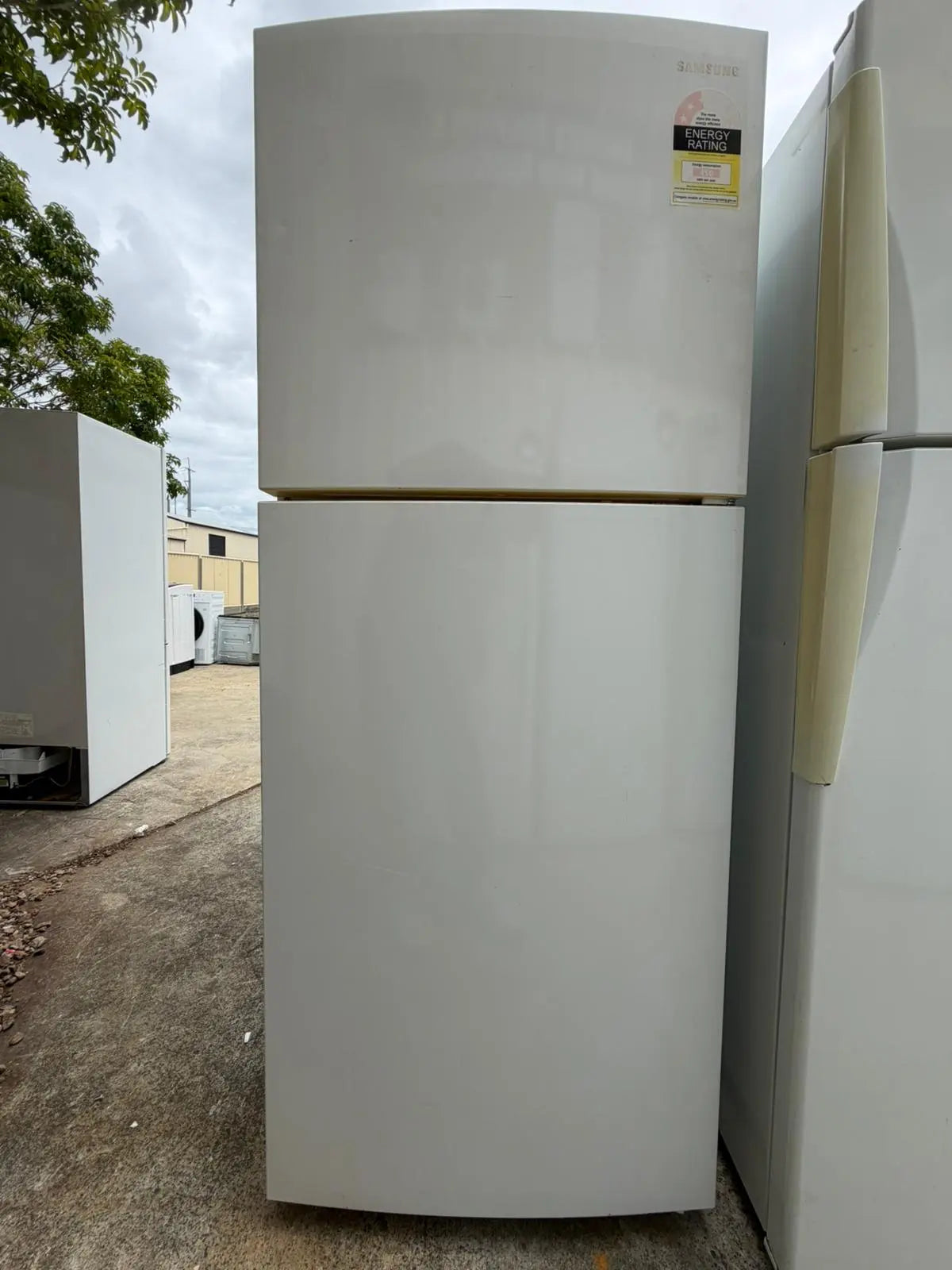 Refurbished Samsung 364L Top Mount Fridge Freezer – SR364MW | BRISBANE