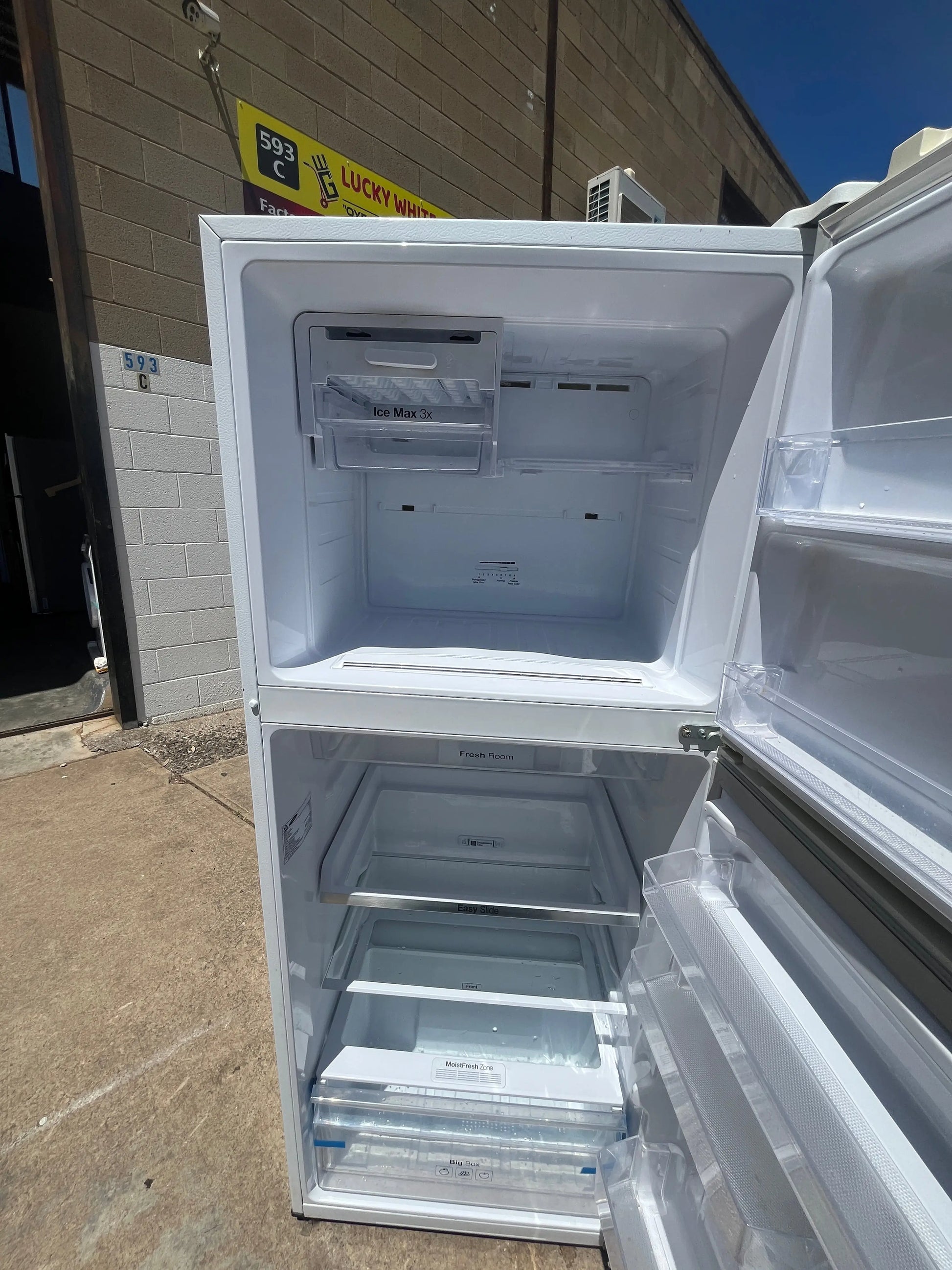 Refurbished Samsung 393L Fridge Freezer SR392MW | ADELAIDE