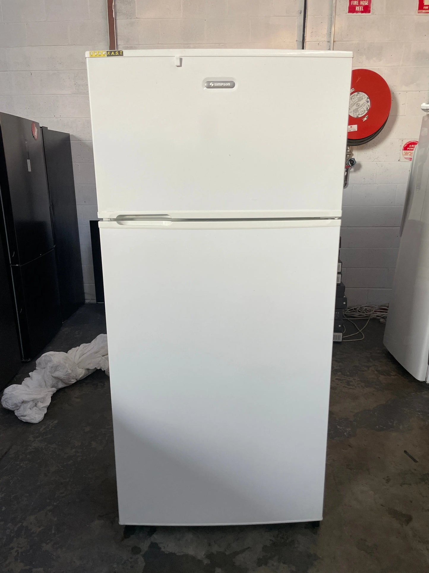 Refurbished Simpson 393L Fridge Freezer | ADELAIDE