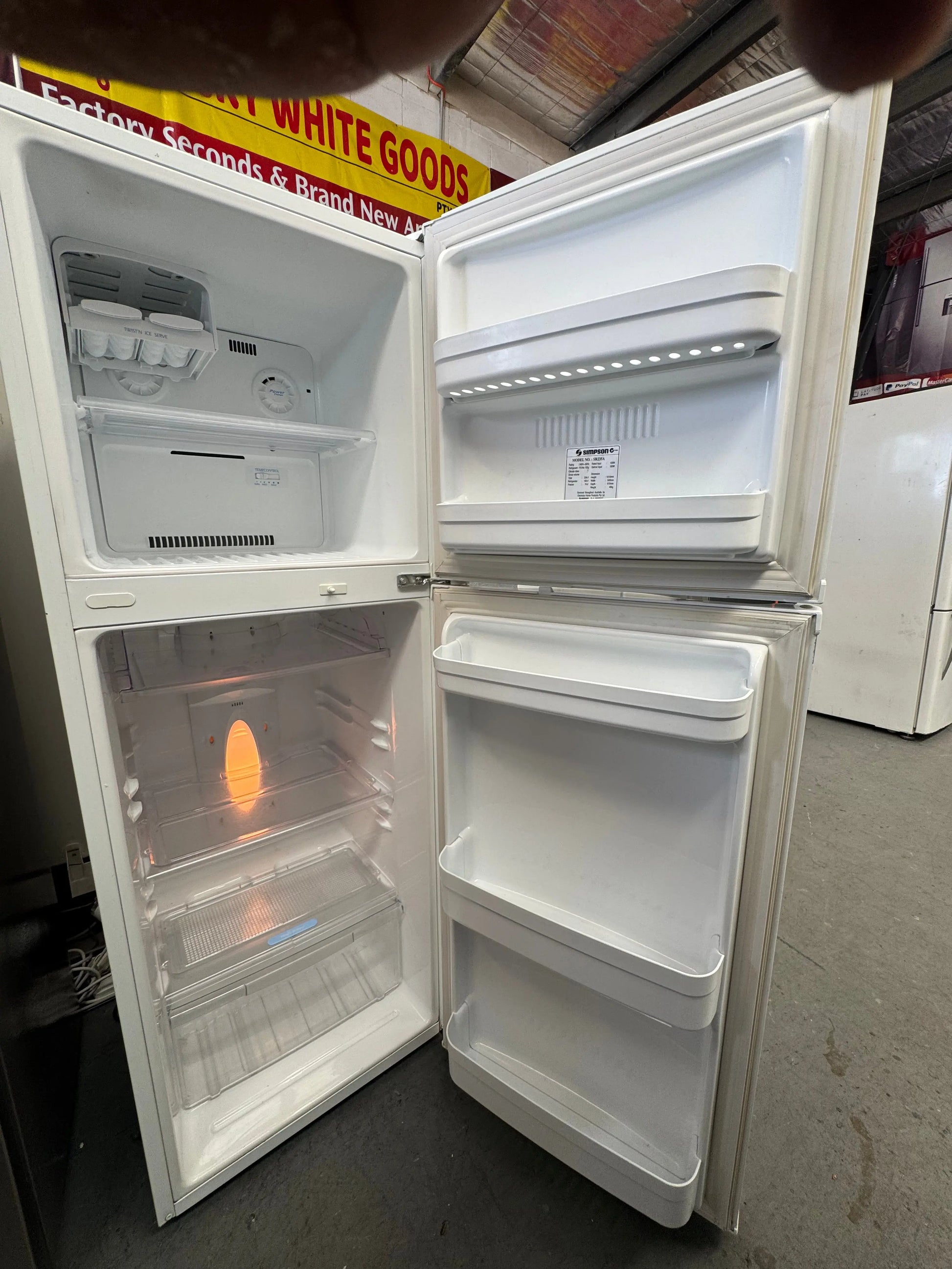 Refurbished Simpsons fridge freezer 234 L | SYDNEY