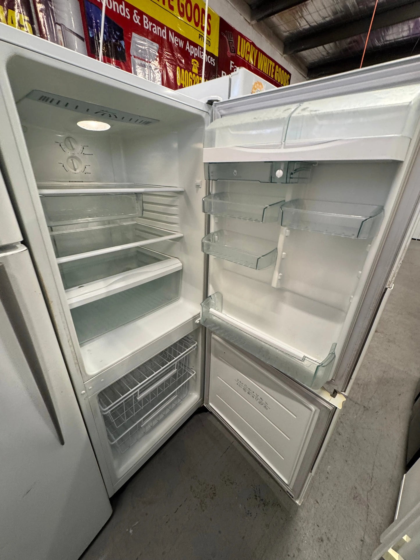 Refurbished Westinghouse 370L Fridge Freezer | SYDNEY