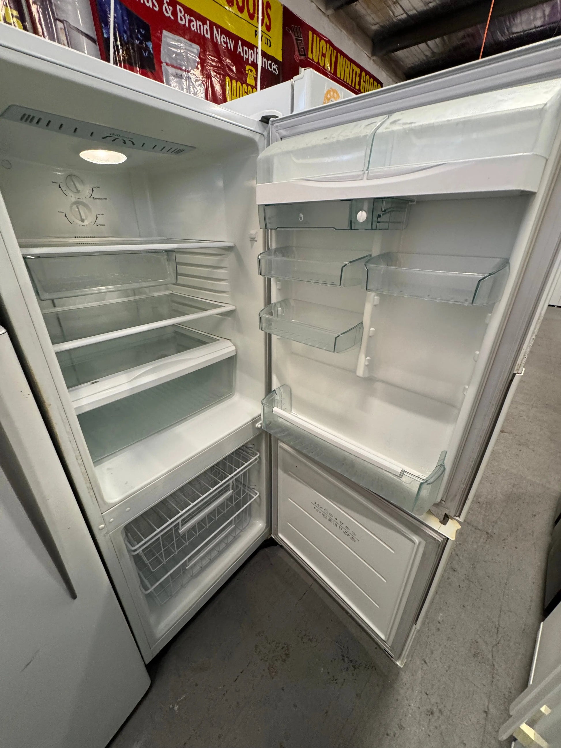 Refurbished Westinghouse 370L Fridge Freezer | SYDNEY