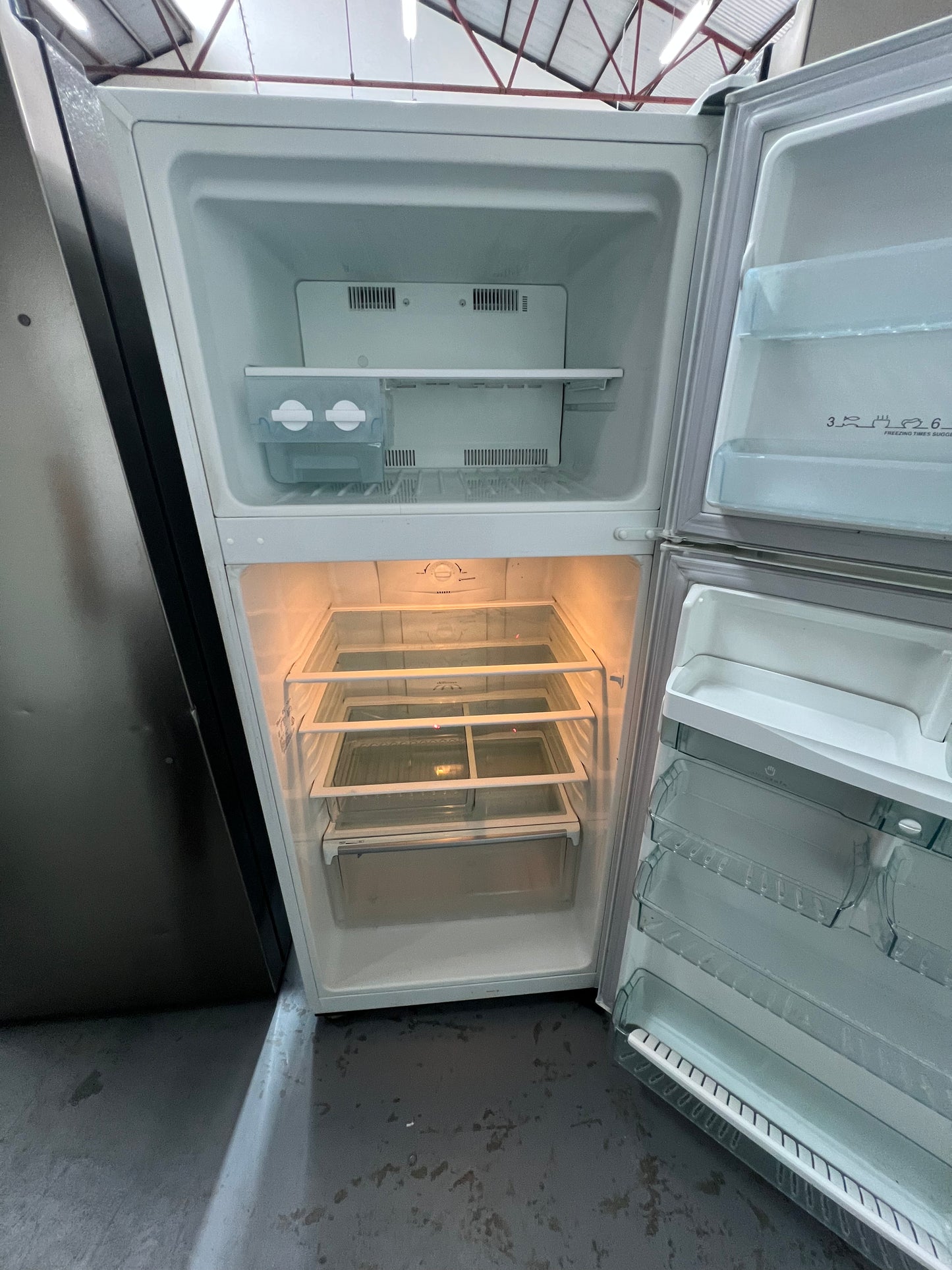 Refurbished Westinghouse 420 Litres Fridge Freezer | ADELAIDE