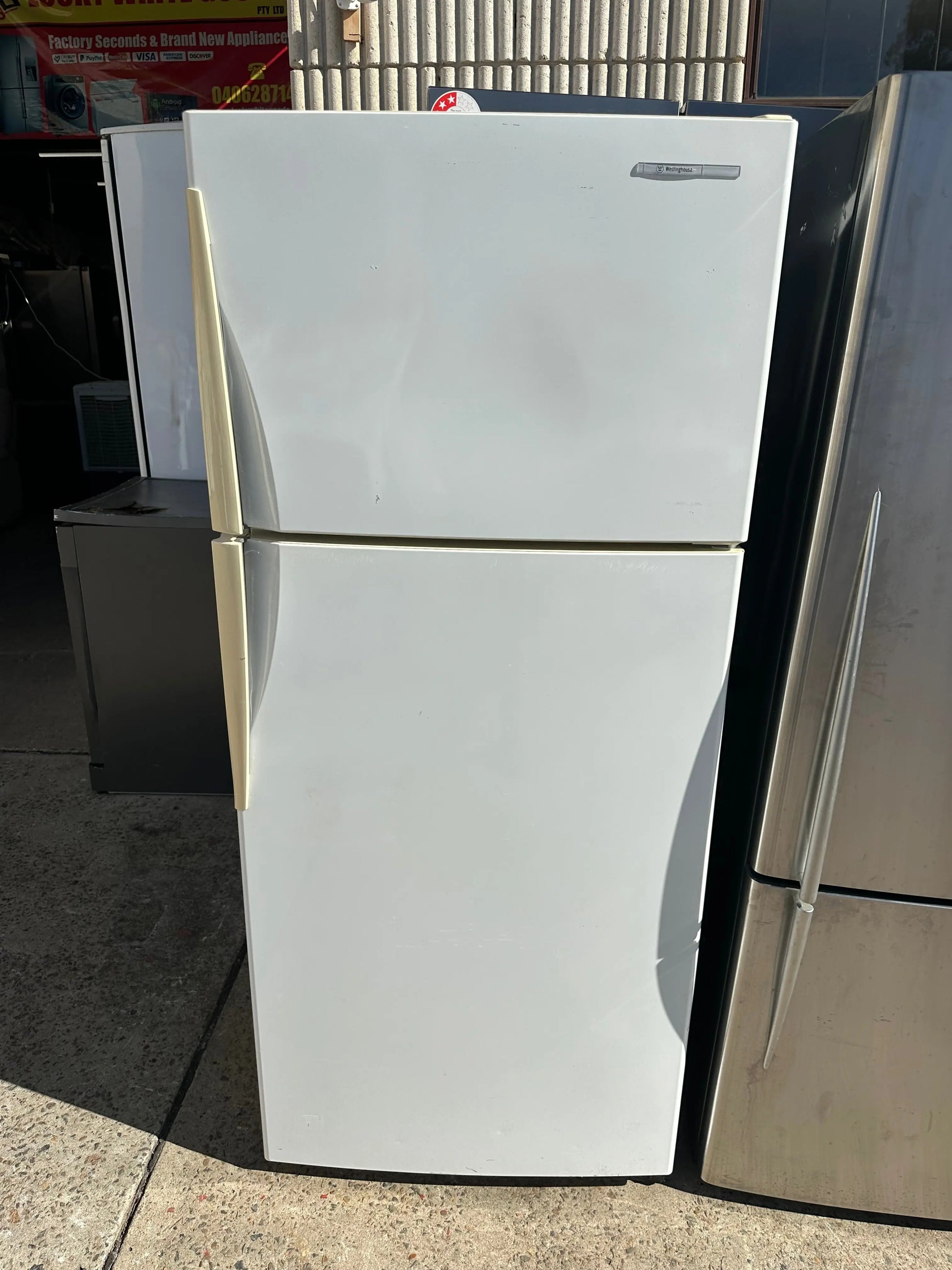 Refurbished Westinghouse 420L Fridge Freezer | SYDNEY