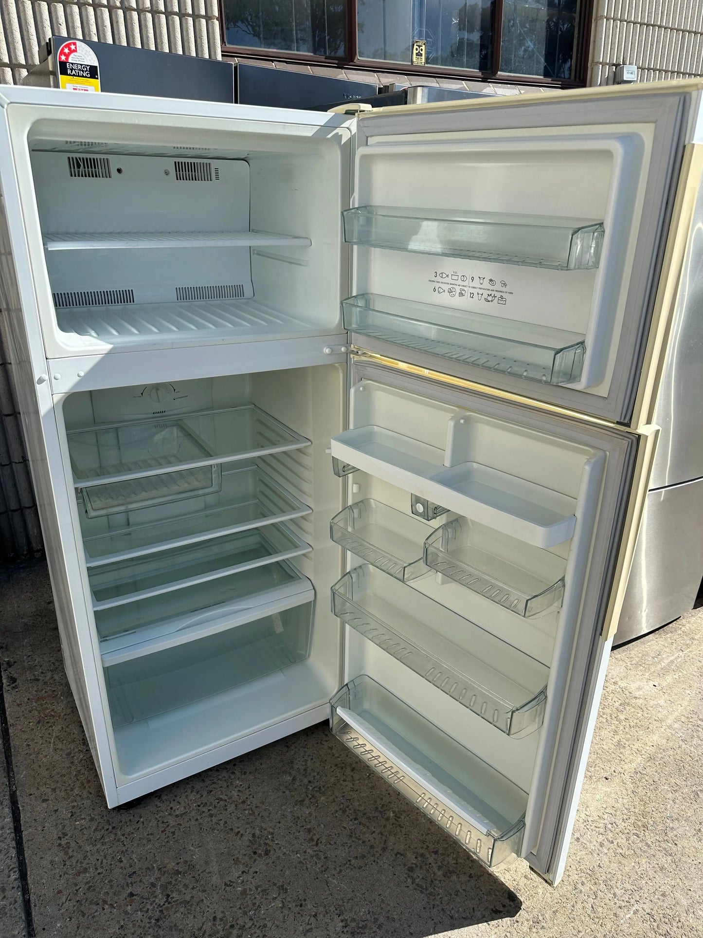 Refurbished Westinghouse 420L Fridge Freezer | SYDNEY