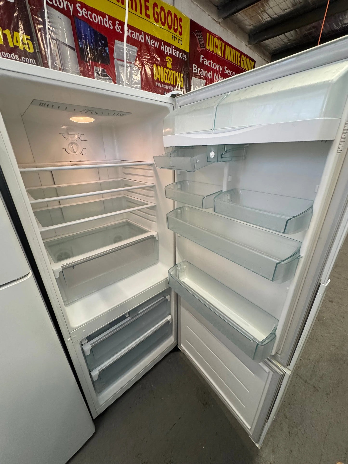 Refurbished Westinghouse 420L Fridge Freezer | SYDNEY