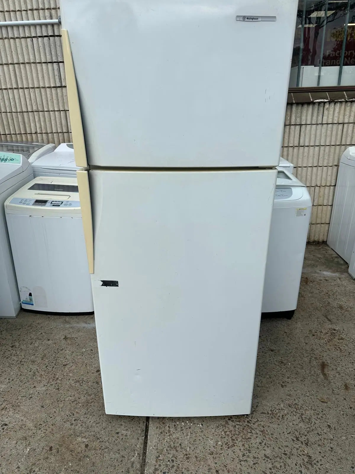 Refurbished Westinghouse 420L Fridge Freezer | SYDNEY