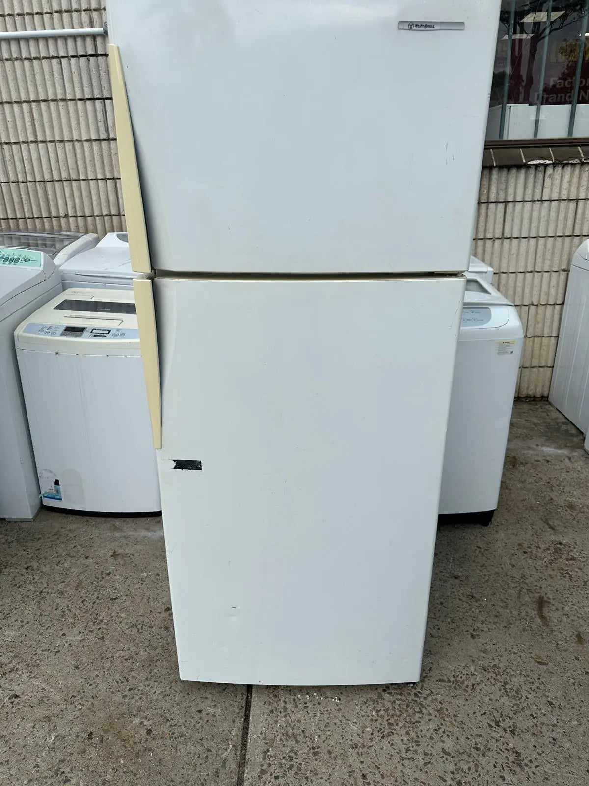 Refurbished Westinghouse 420L Fridge Freezer | SYDNEY