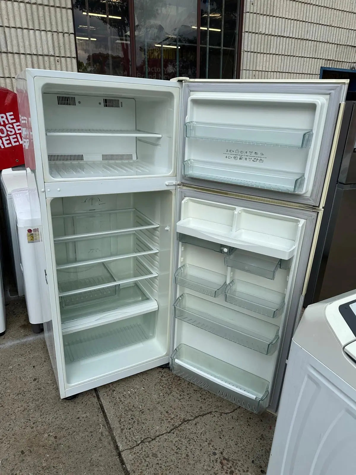 Refurbished Westinghouse 420L Fridge Freezer | SYDNEY