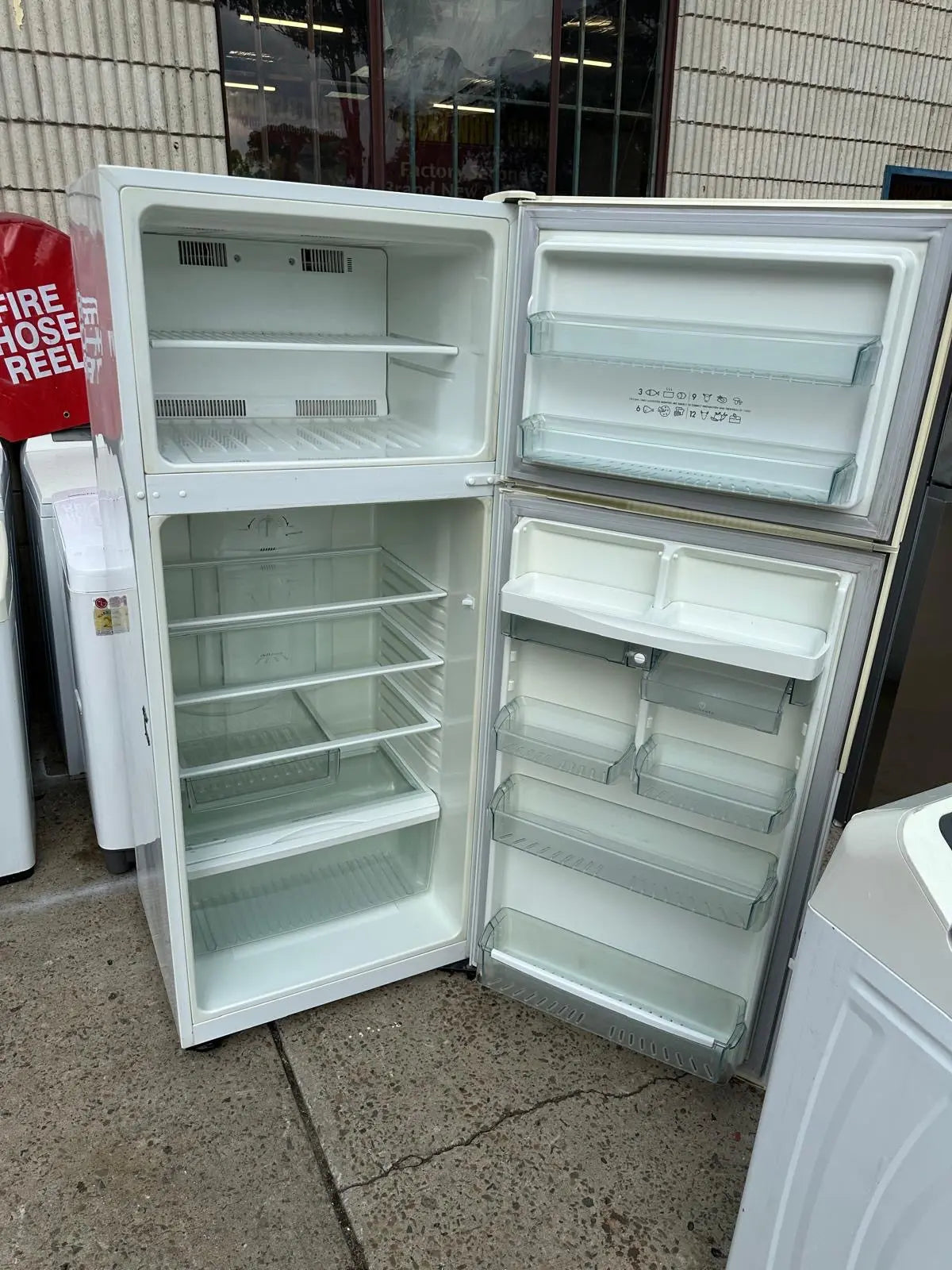 Refurbished Westinghouse 420L Fridge Freezer | SYDNEY