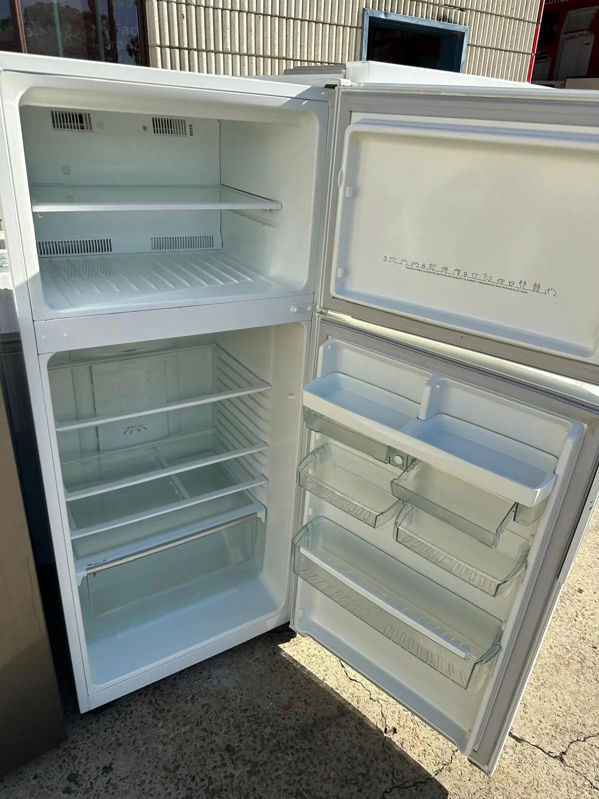 Refurbished Westinghouse 420L Fridge Freezer | SYDNEY