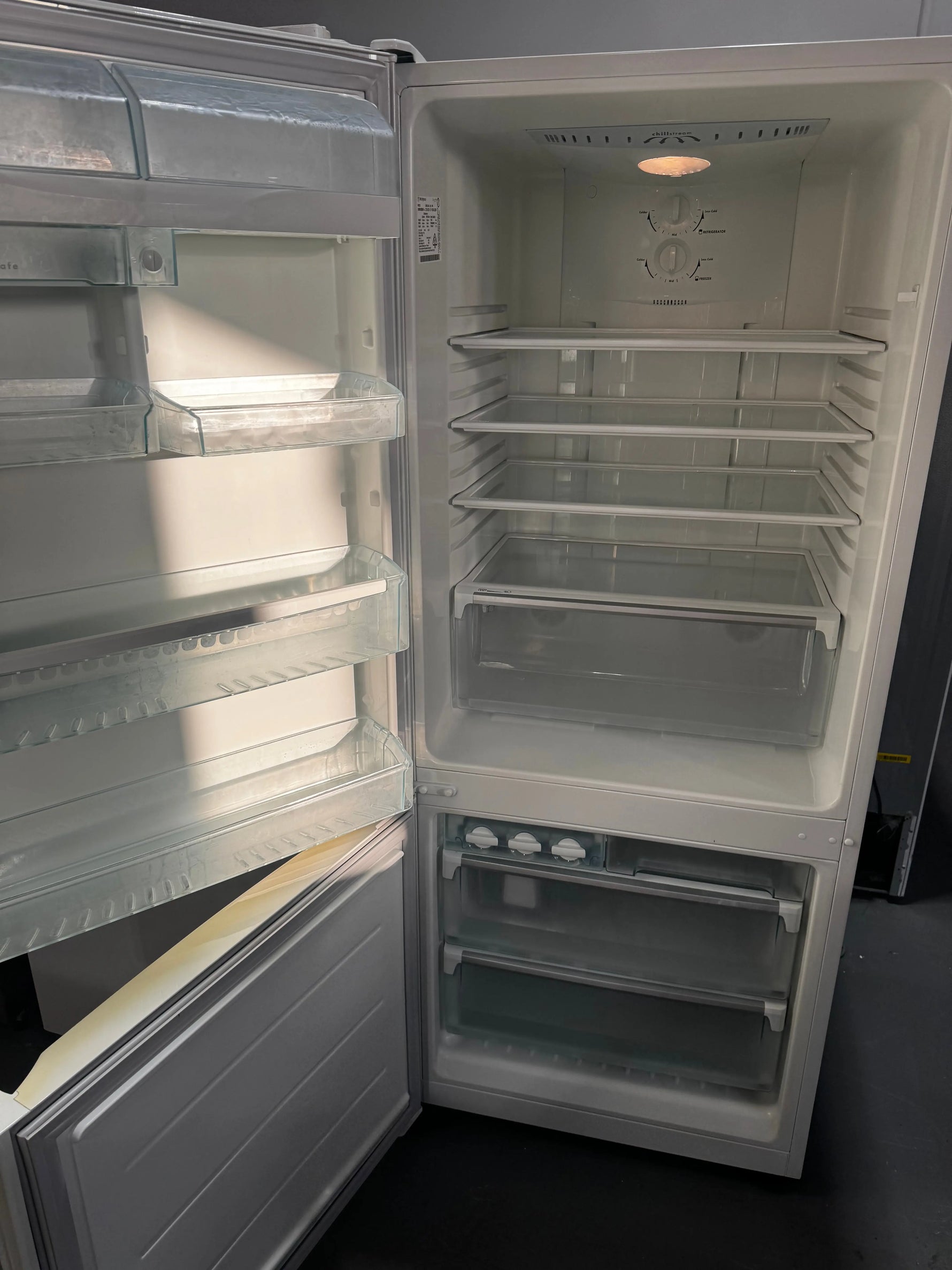 Refurbished Westinghouse 430 litres fridge freezer | PERTH