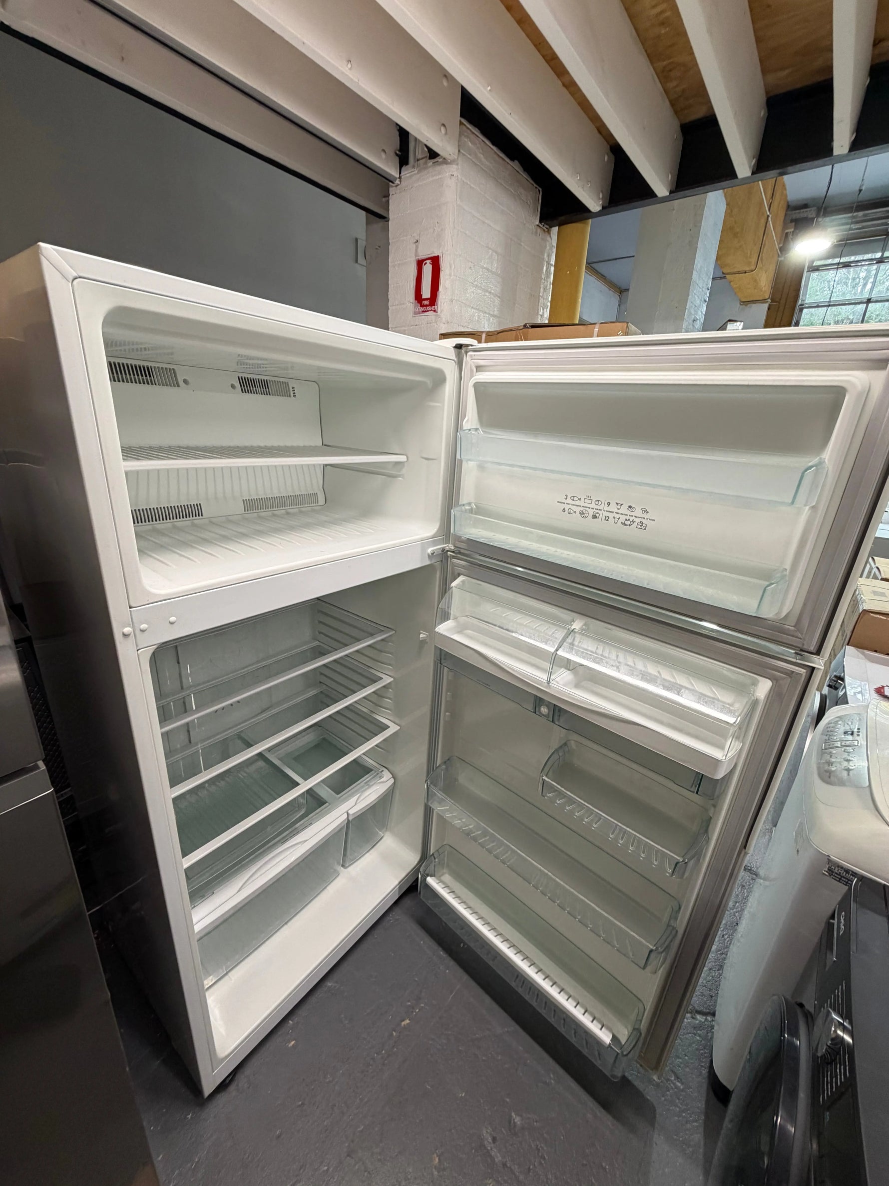 Refurbished Westinghouse 520 ltr fridge freezer | ALEXANDRIA