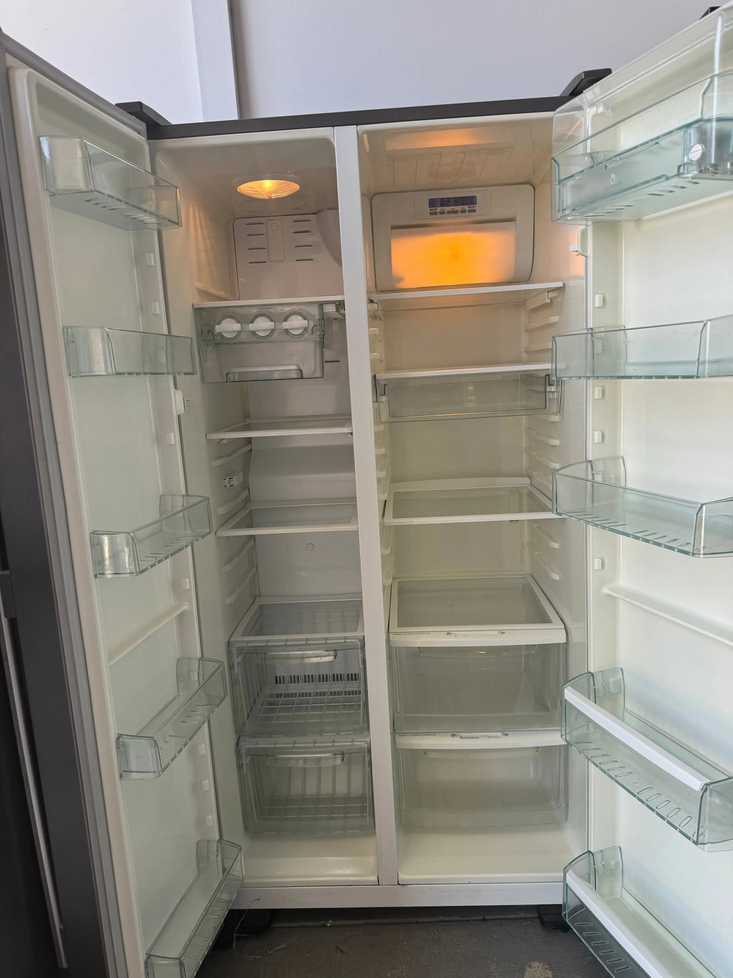 Refurbished Westinghouse 606 Litres Fridge Freezer | PERTH