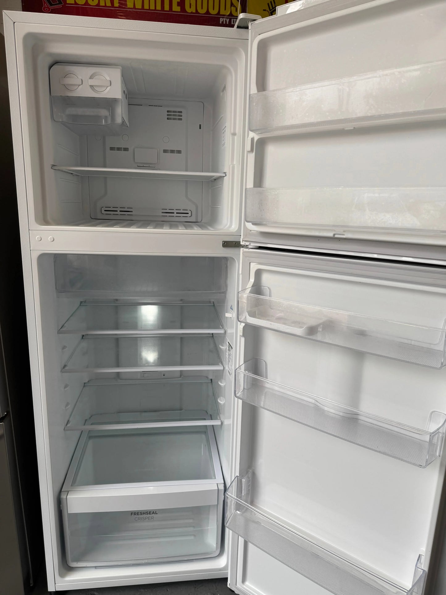 Refurbished Westinghouse fridge freezer 312 L | SYDNEY