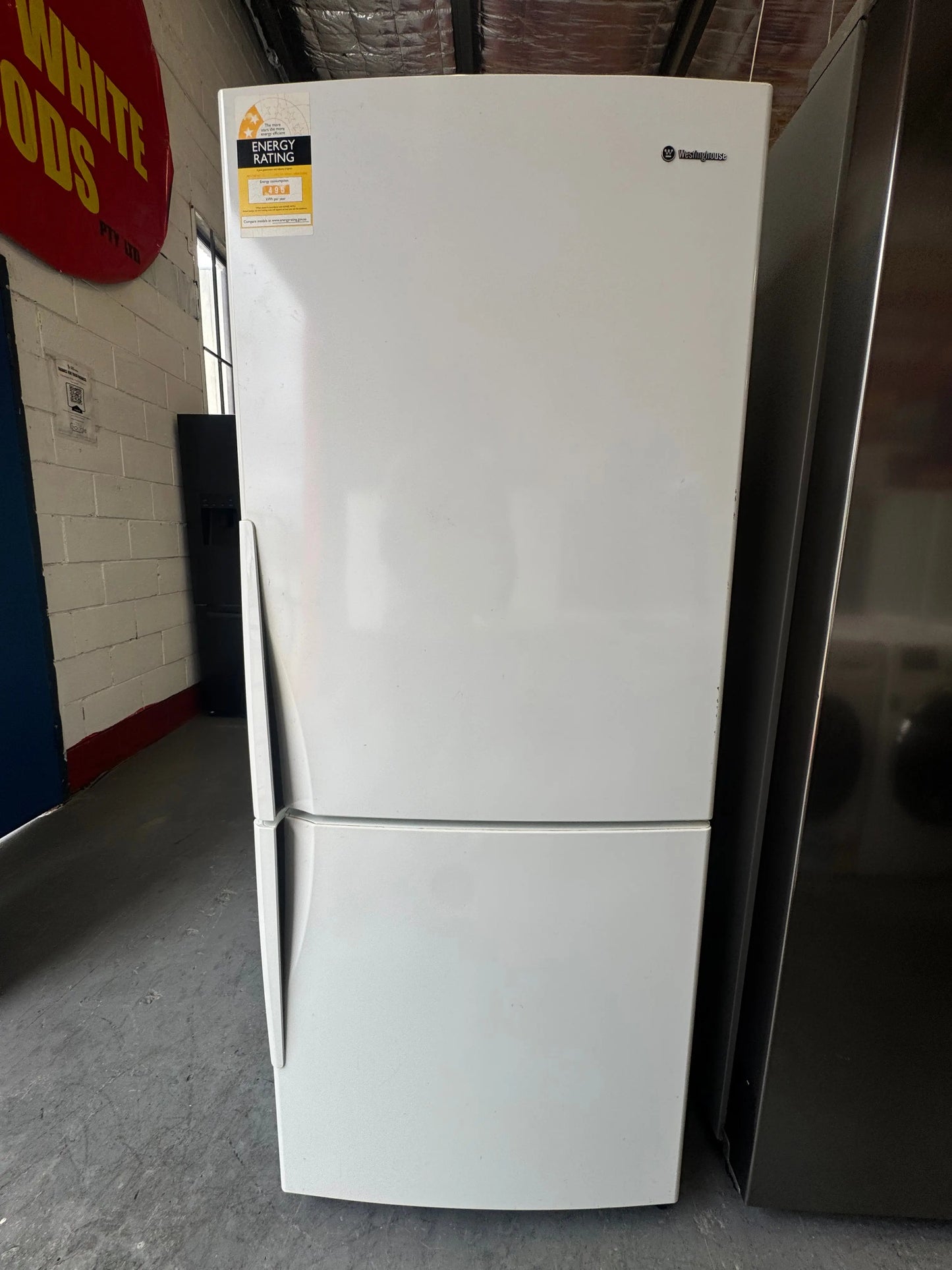 Refurbished Westinghouse fridge freezer 370 L | Lucky white goods