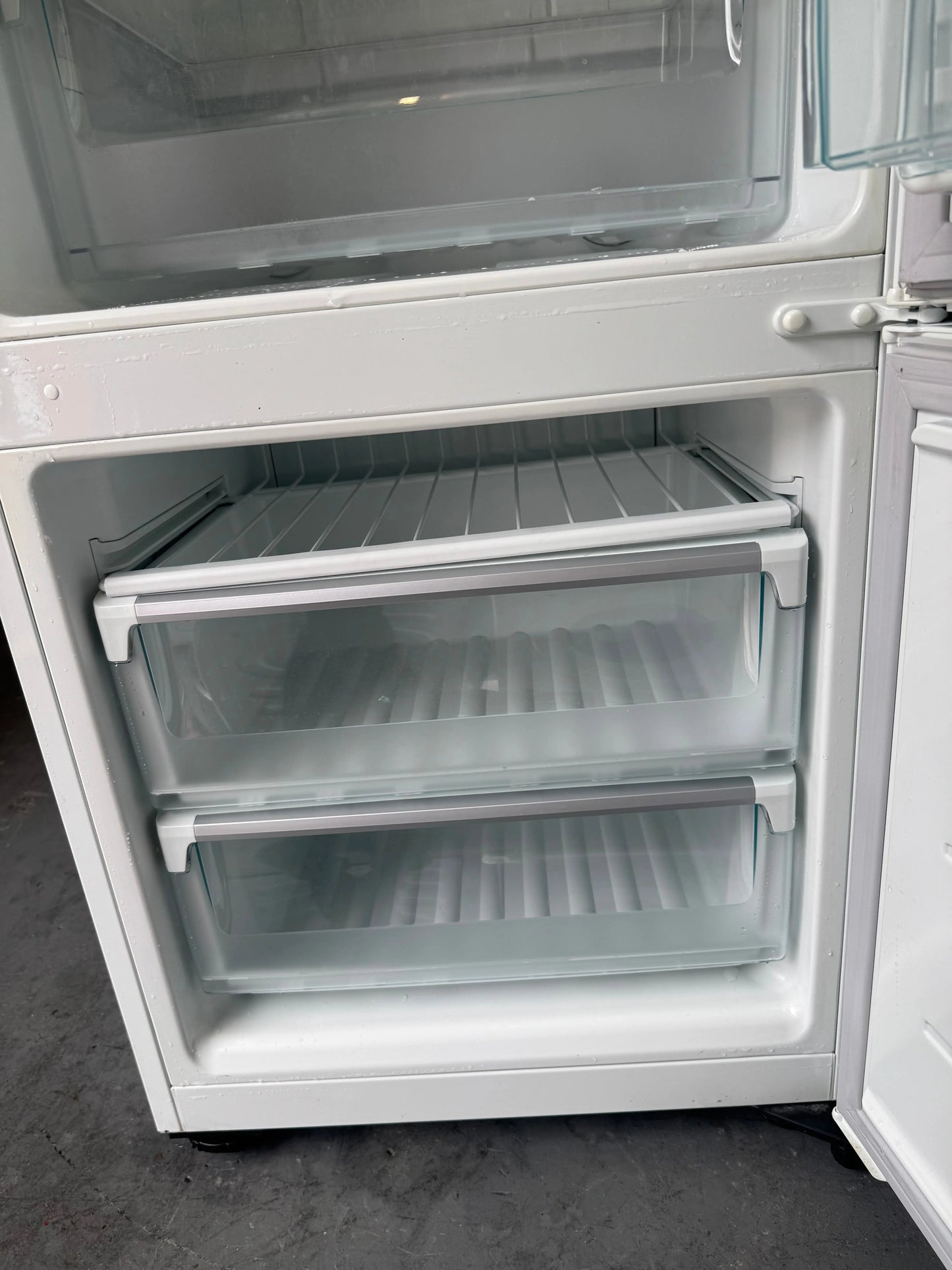 Refurbished Westinghouse fridge freezer 370 L | Lucky white goods