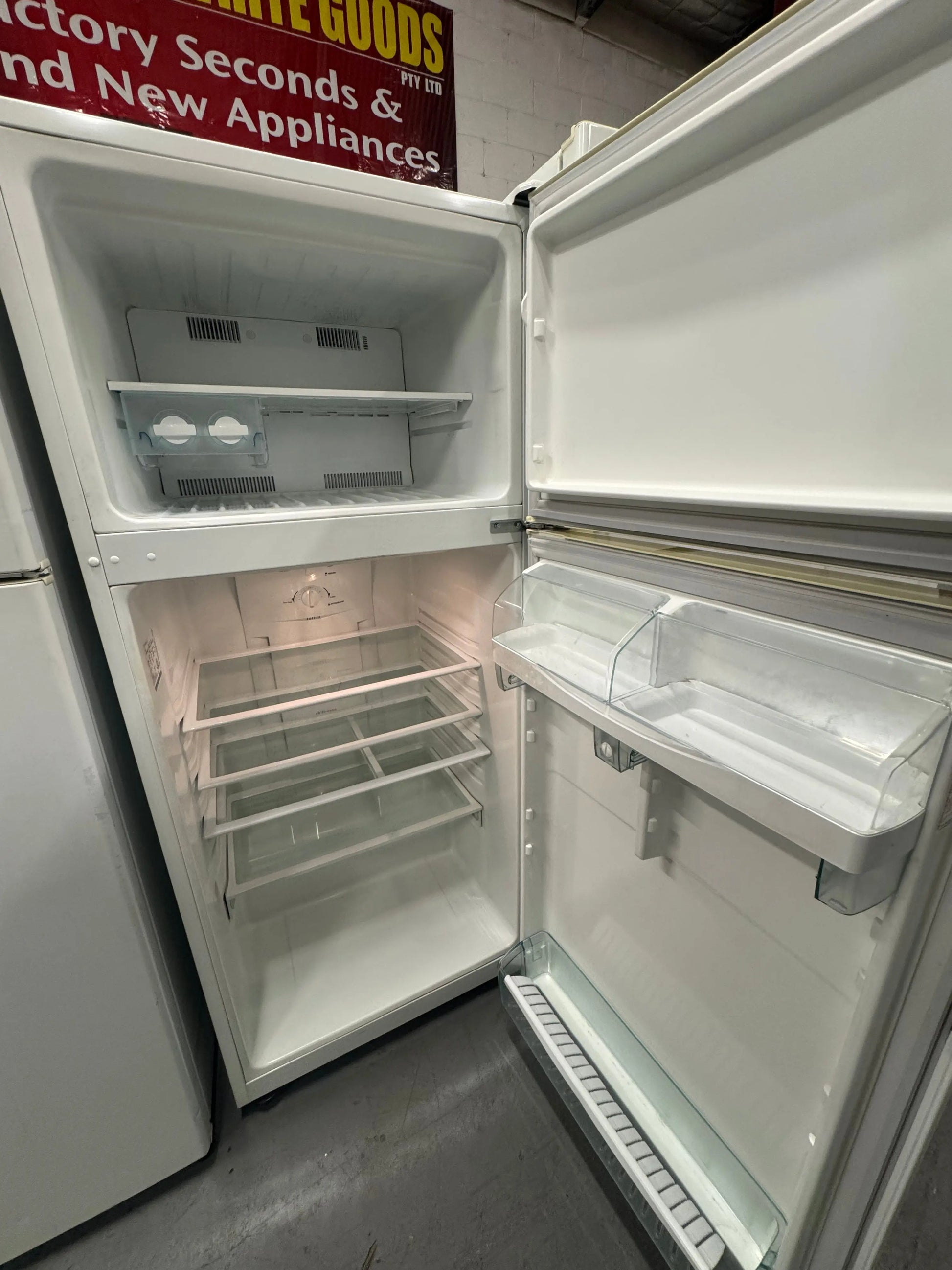 Refurbished Westinghouse fridge freezer for 420 L | SYDNEY