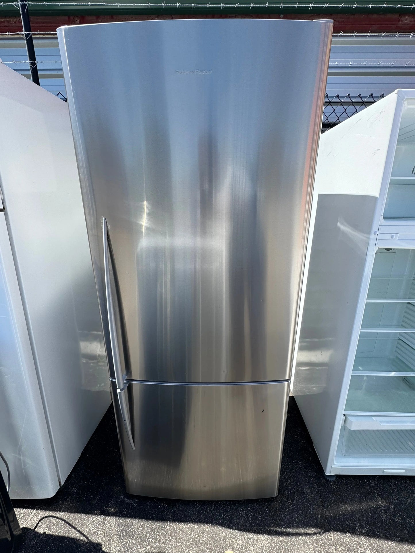 Refurbished fisher and Paykel 442 litres fridge freezer | PERTH