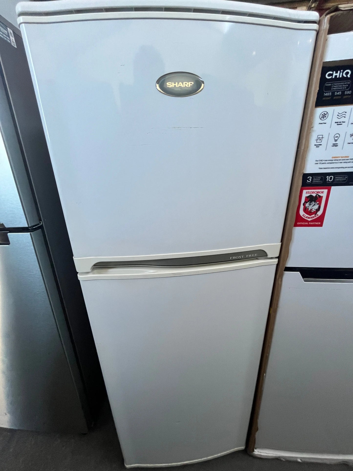 Refurbished sharp 229L Fridge Freezer | ADELAIDE