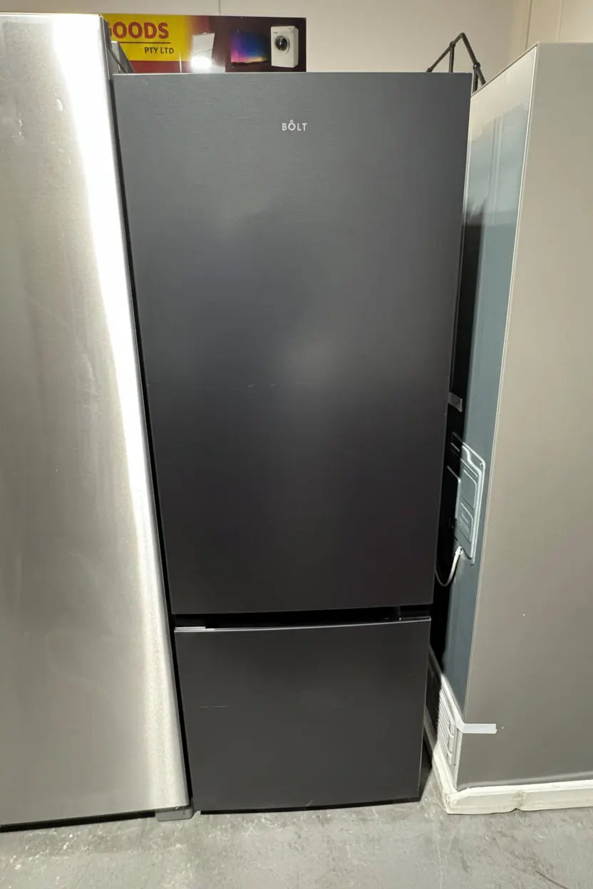 SOLT 325L Fridge Freezer – Refurbished