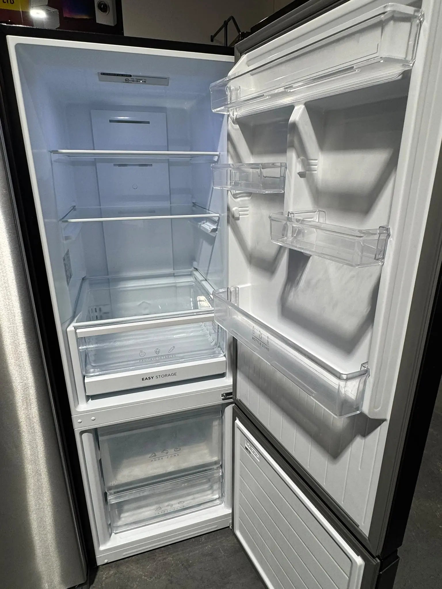 SOLT 325L Fridge Freezer – Refurbished