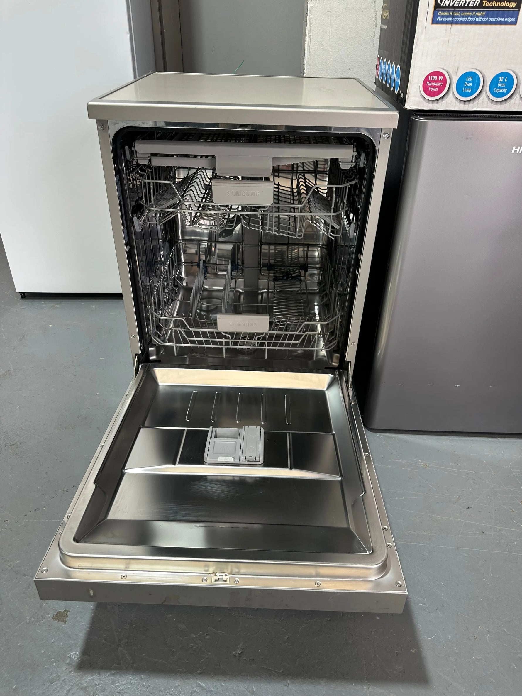Samsung 14 place Dishwasher Model no -Dw60m6055fs | SYDNEY