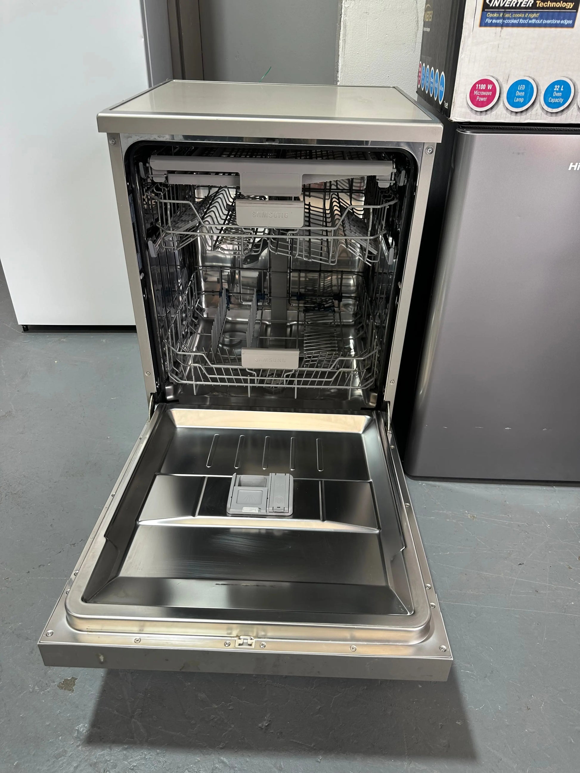 Samsung 14 place Dishwasher Model no -Dw60m6055fs | SYDNEY