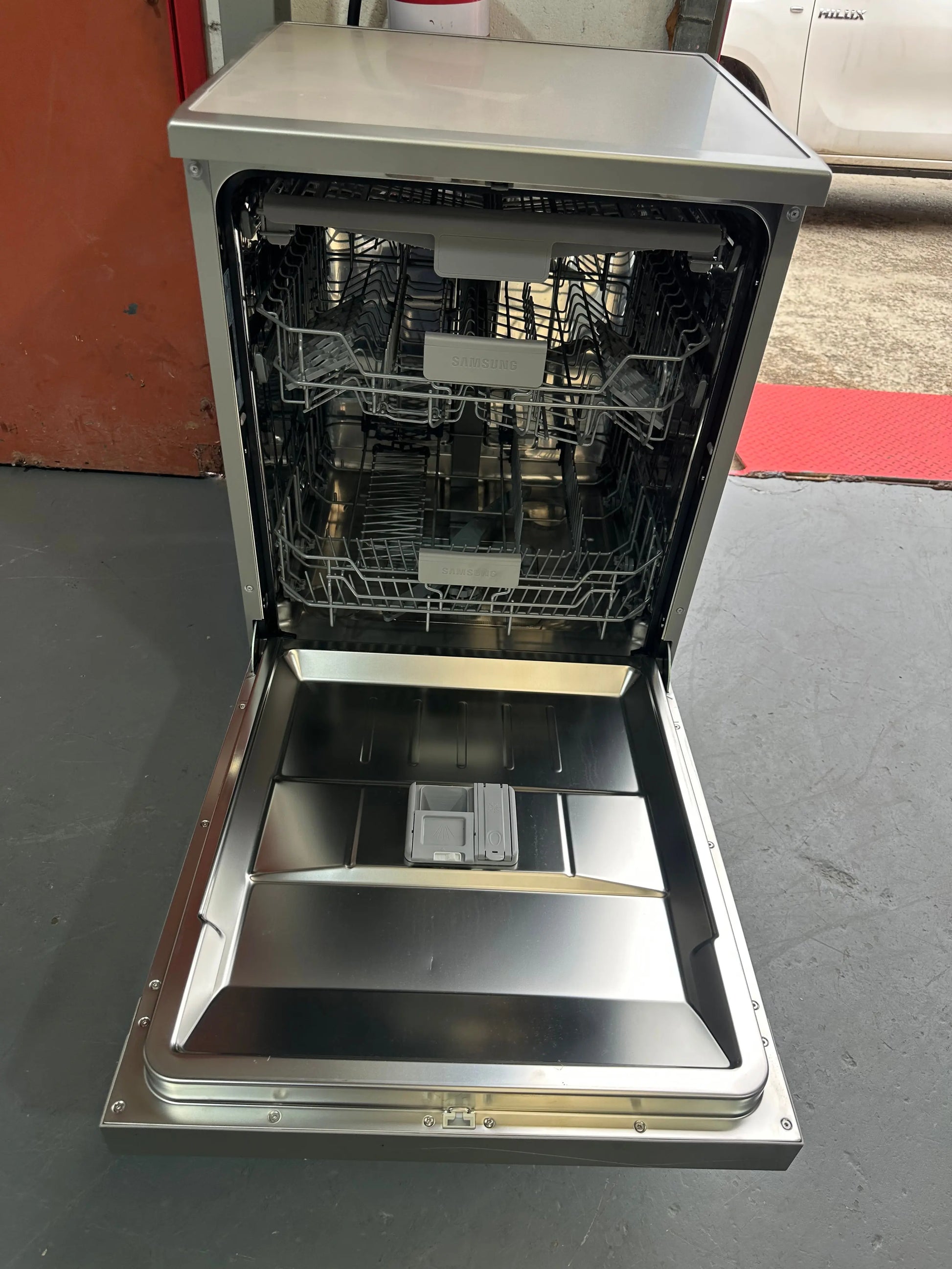 Samsung 14 place Dishwasher  model no -Dw60m6055fs | SYDNEY