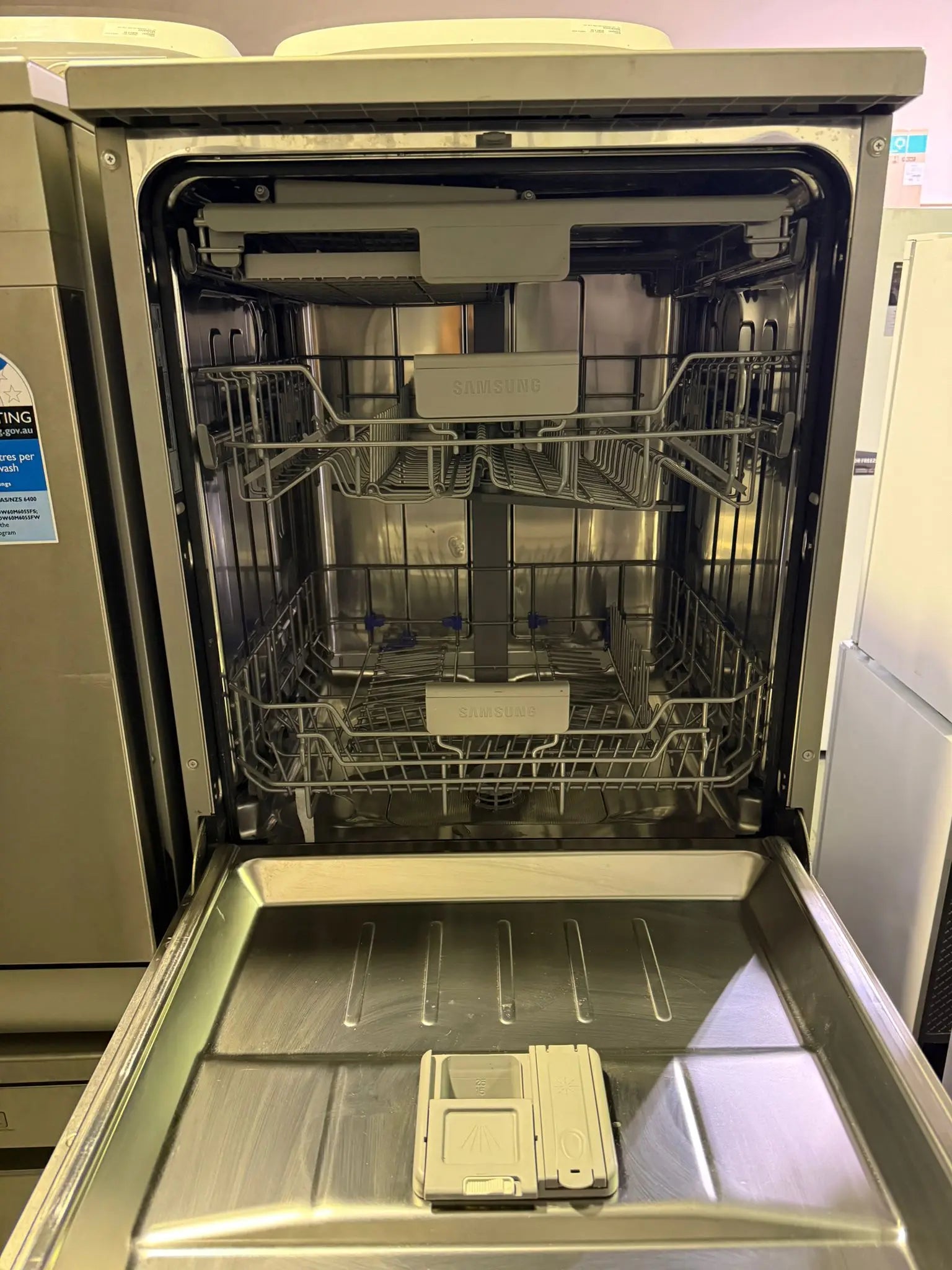 Samsung 14 place setting dishwasher | BRISBANE