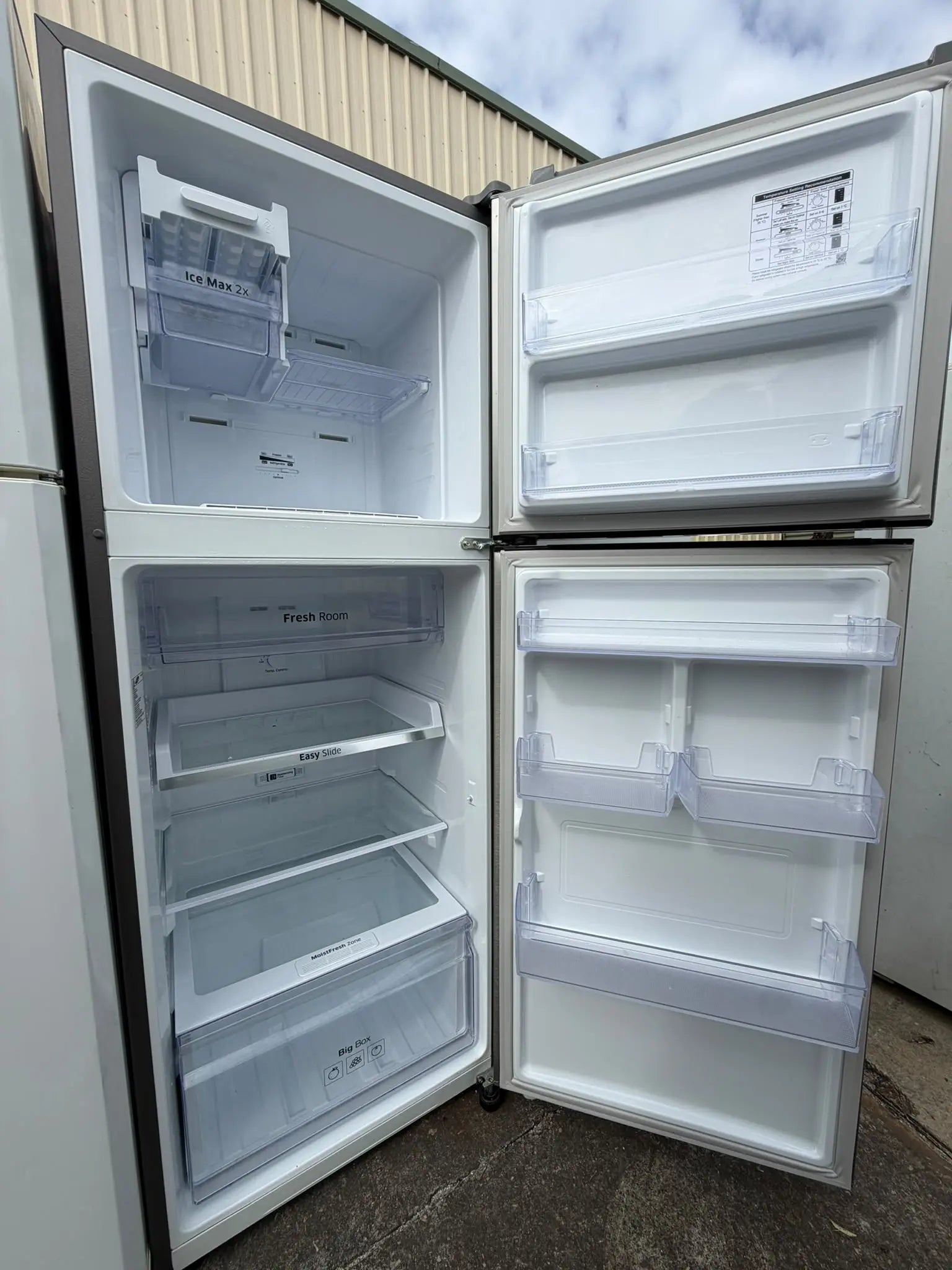 Samsung 320L Compact Fridge Freezer – Refurbished