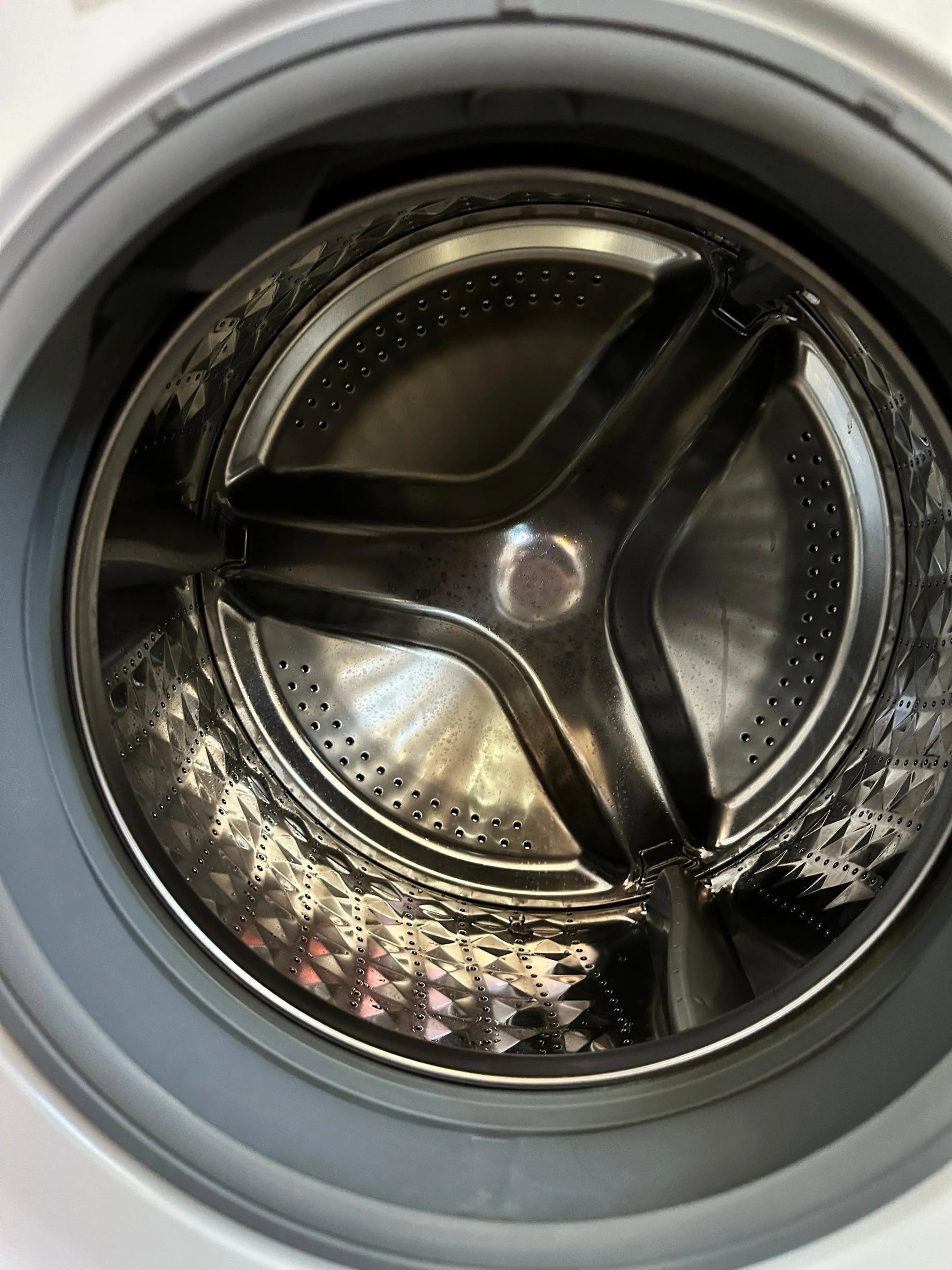 Samsung 8.5 kgs front load washer, refurbished