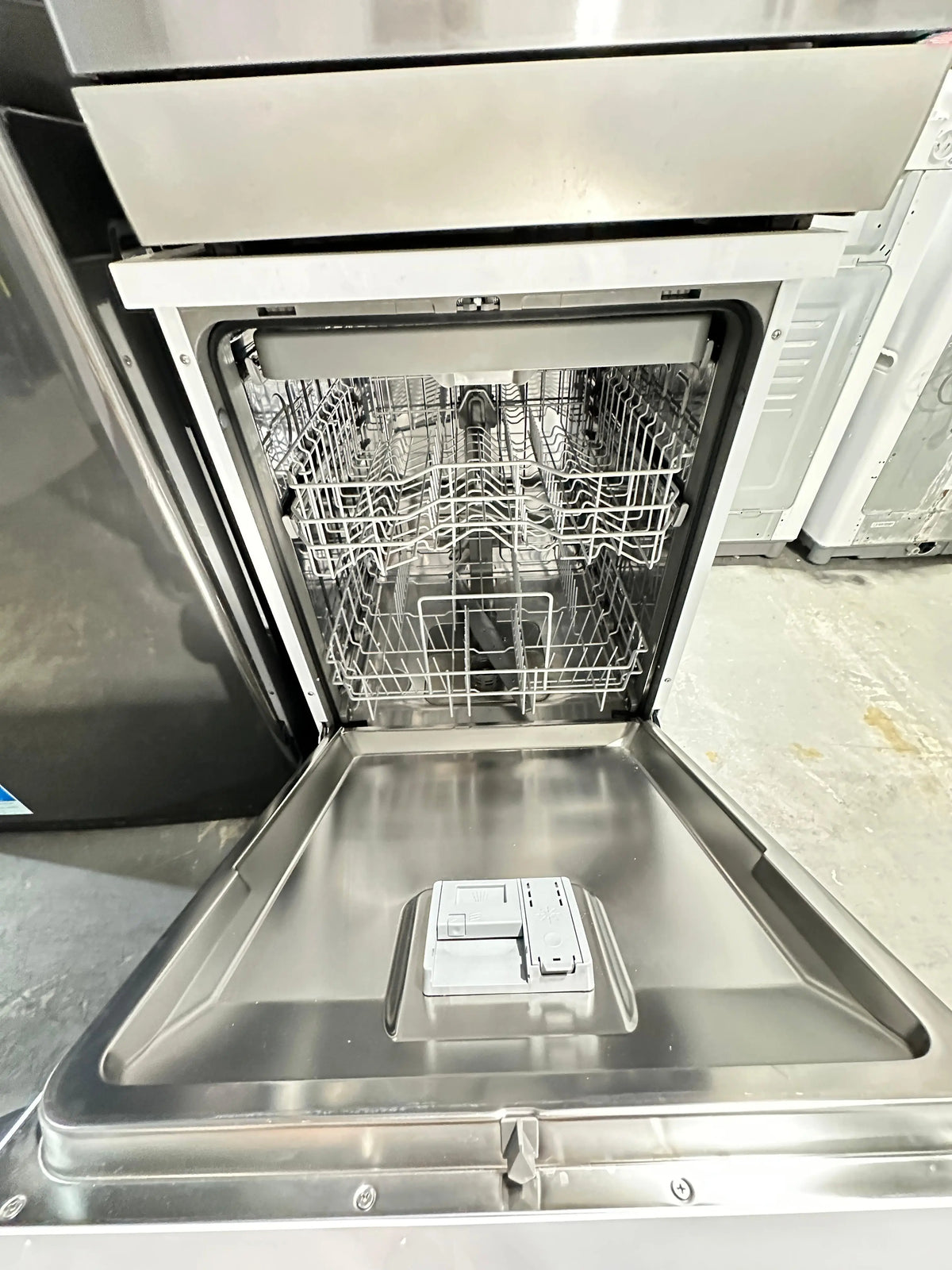 Seiki 13 Place Setting Freestanding Dishwasher – Refurbished | PERTH