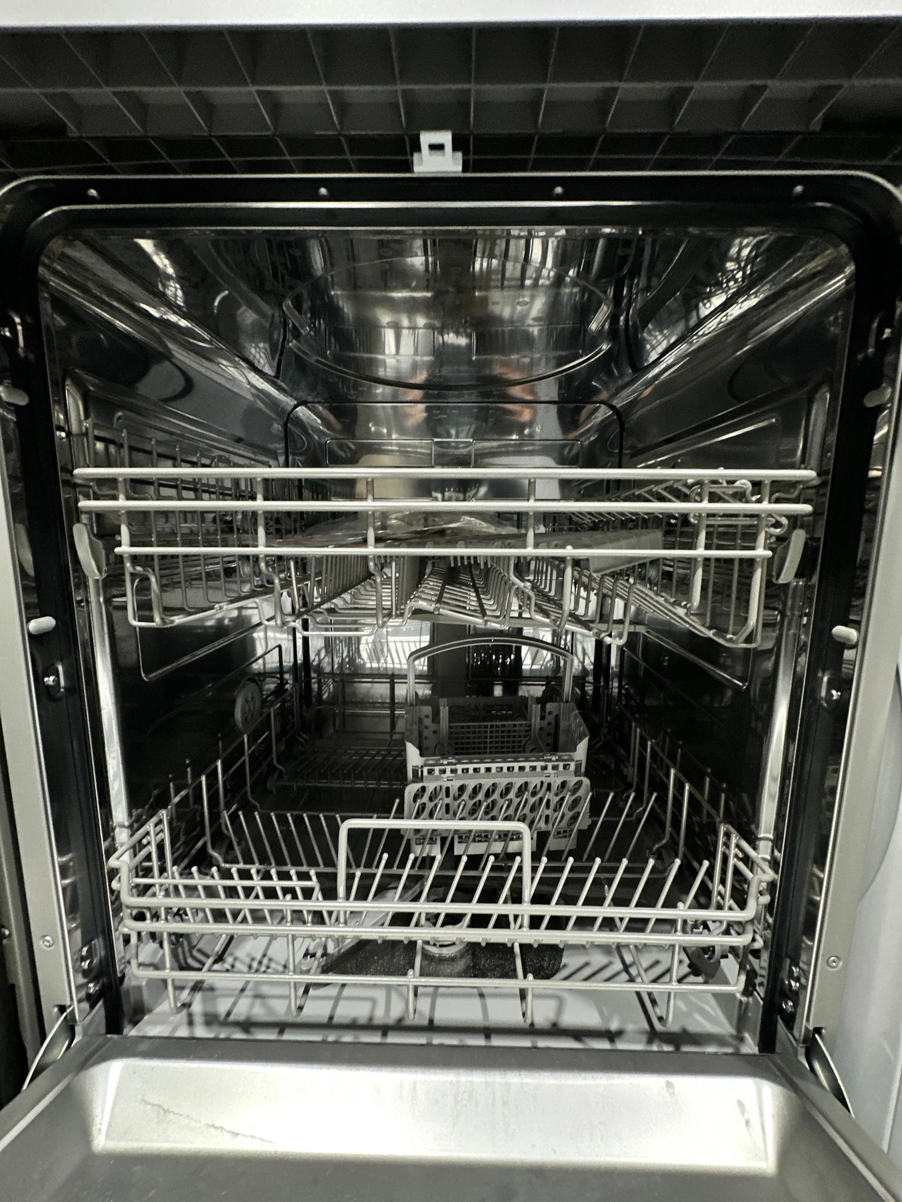 Sôlt 13 Place Setting Dishwasher – Refurbished | ADELAIDE