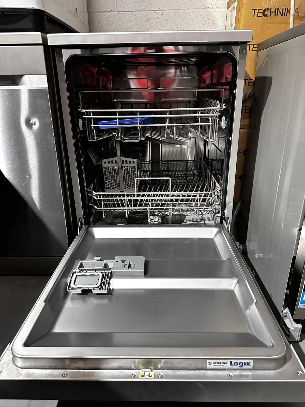 Sterling 14 Place Settings Dishwasher – Refurbished | ADELAIDE