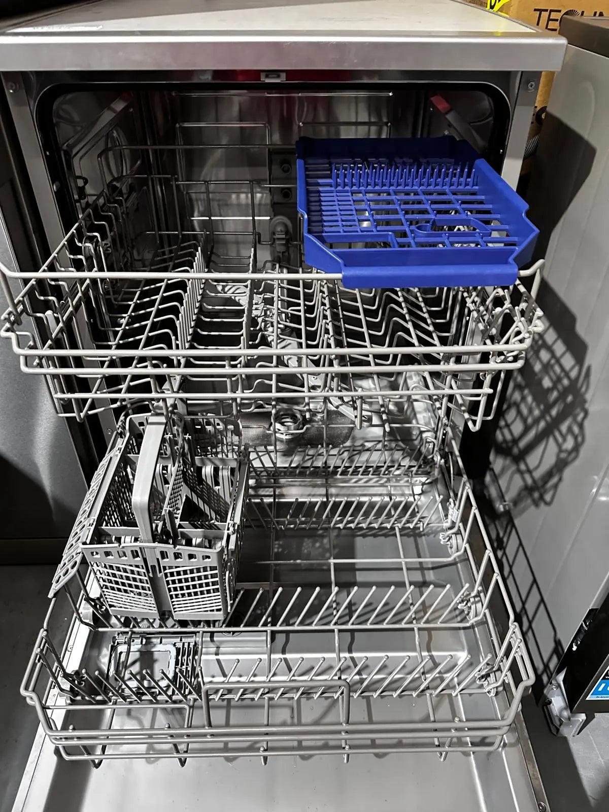 Sterling 14 Place Settings Dishwasher – Refurbished | ADELAIDE