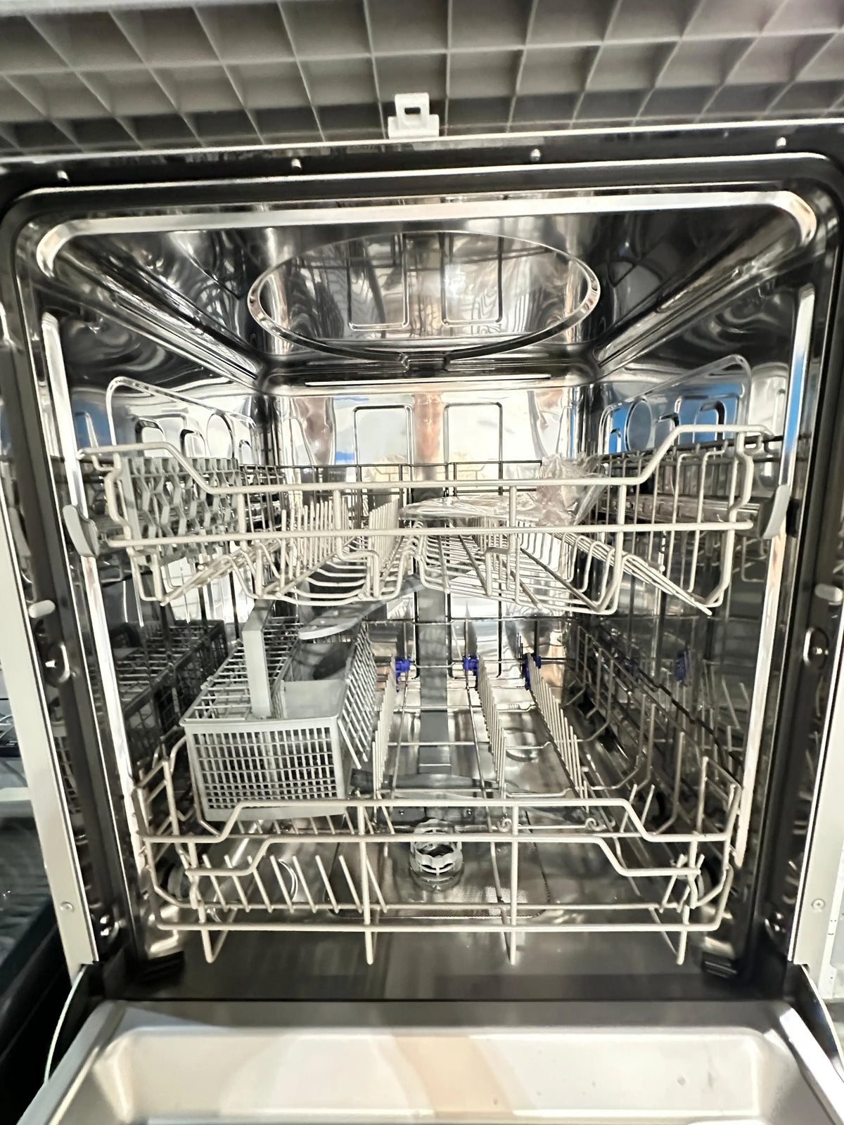 Stirling 12 Place Setting Freestanding Dishwasher – Refurbished | PERTH