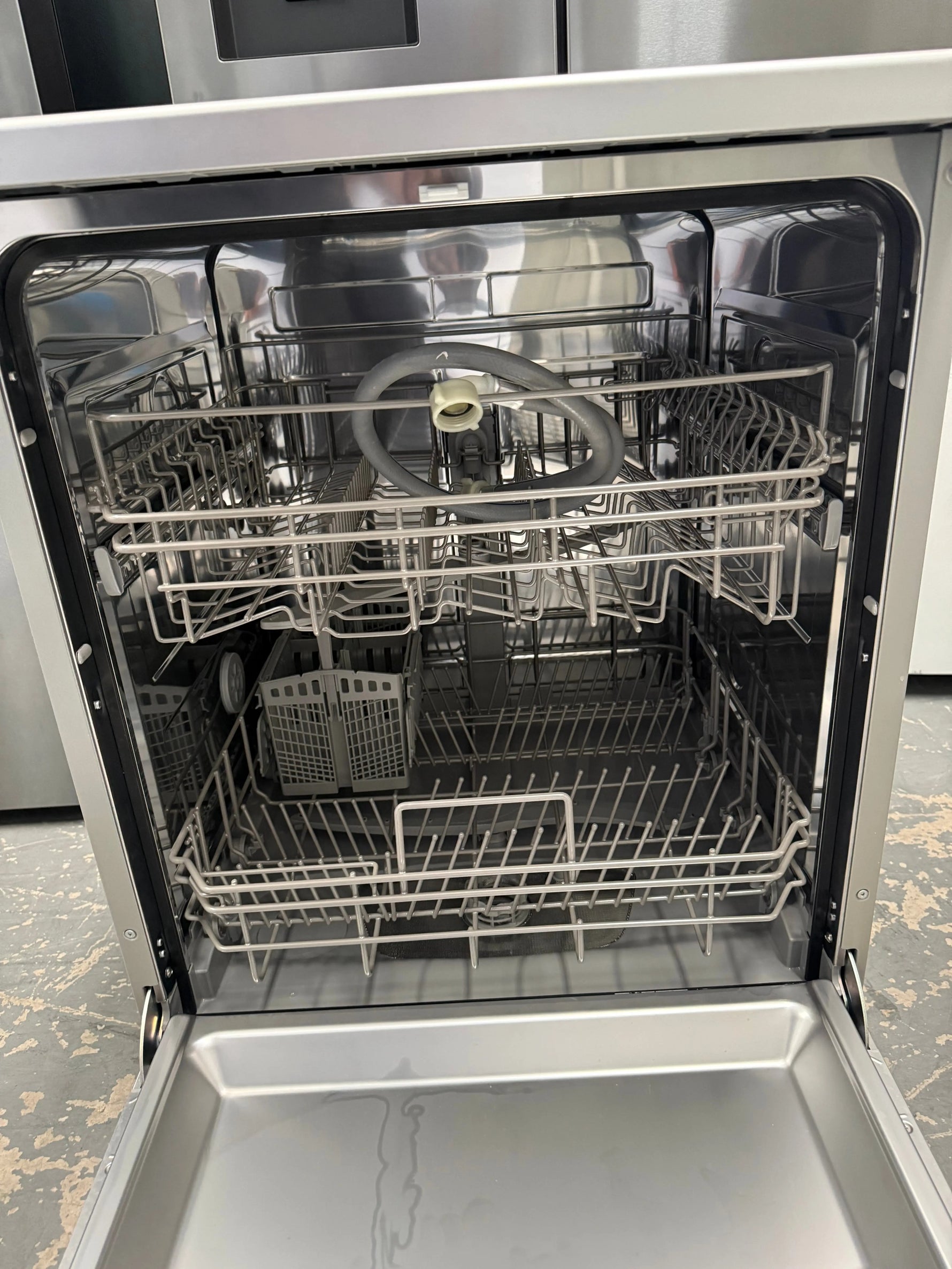 Stirling 14 Place Settings Freestanding Dishwasher – Refurbished | MELBOURNE
