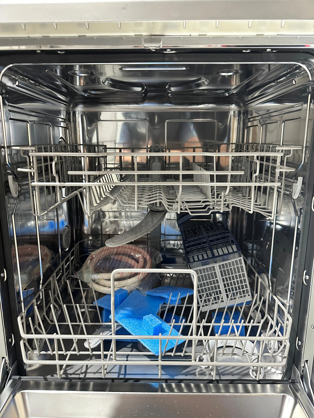 Stirling Freestanding Stainless Steel Dishwasher – Factory Second | ADELAIDE