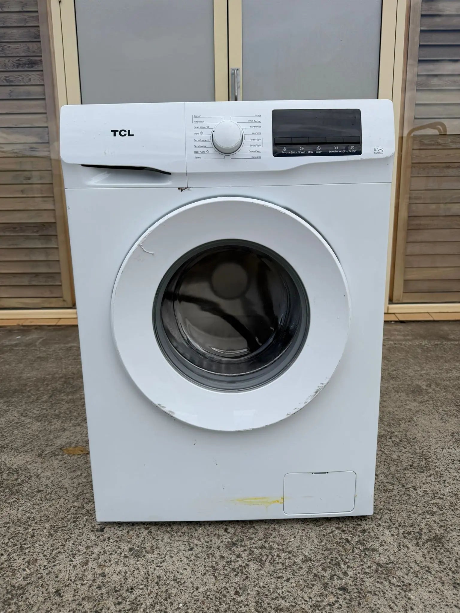 TCL 8.5kg Front Load Washing Machine – Refurbished | BRISBANE