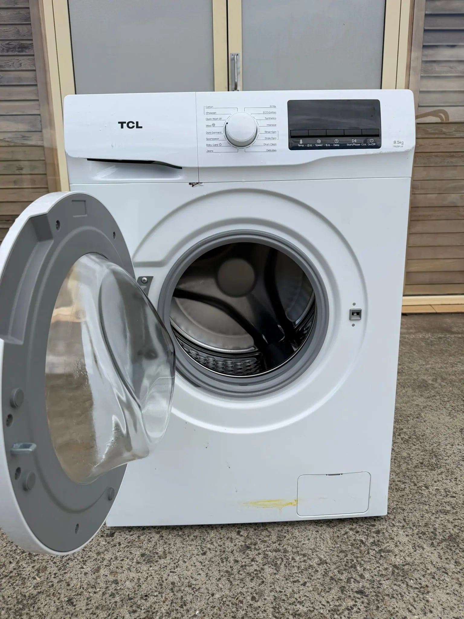 TCL 8.5kg Front Load Washing Machine – Refurbished | BRISBANE