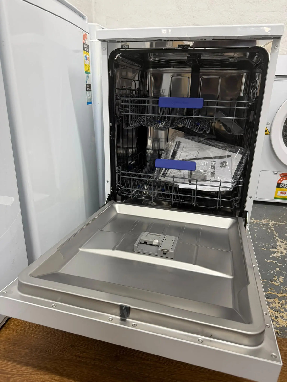 Westinghouse 14 Place Setting Freestanding Dishwasher – Factory Second | RESERVOIR