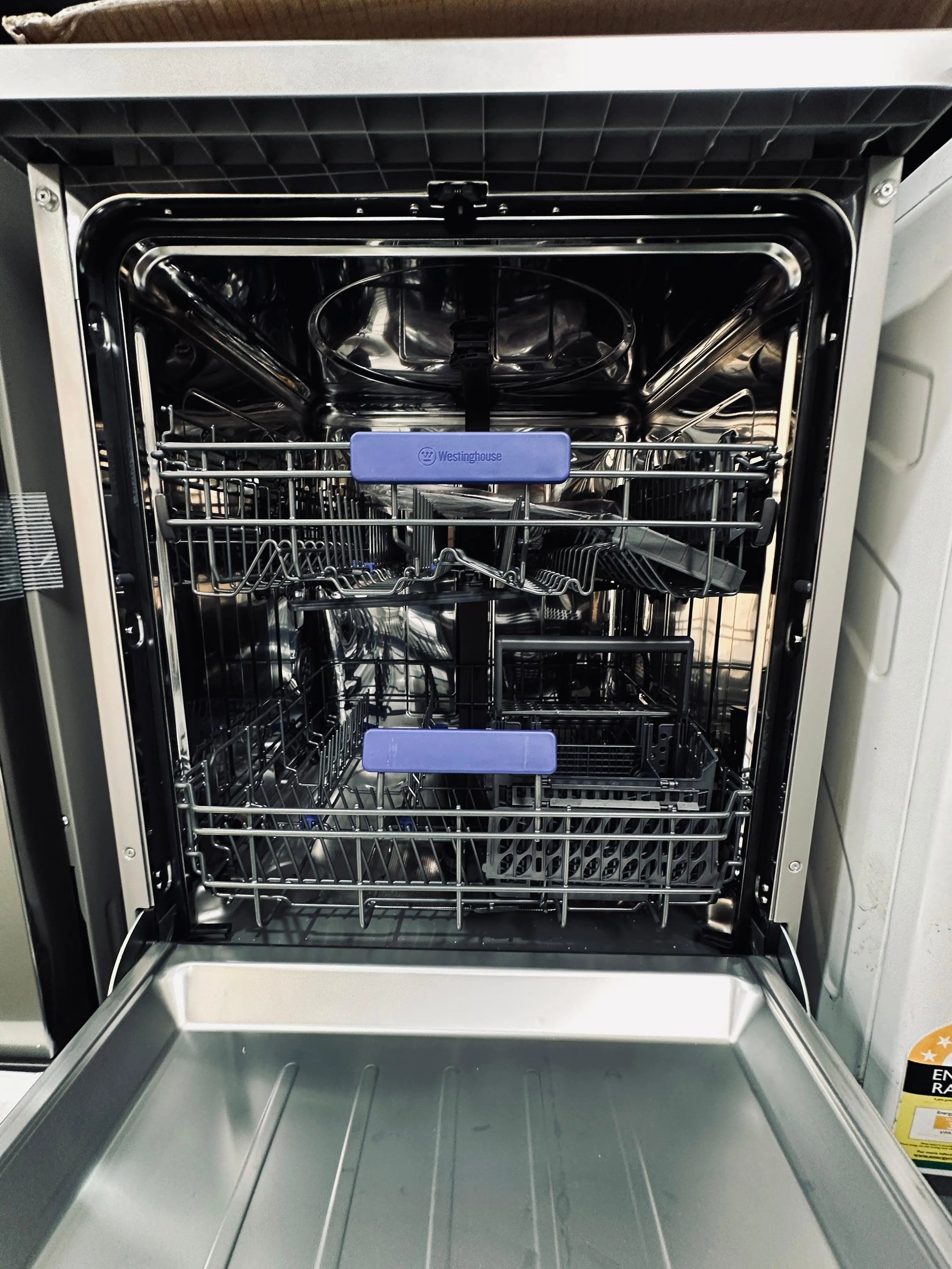 Westinghouse 14 Place Settings Dishwasher – Near New | ADELAIDE