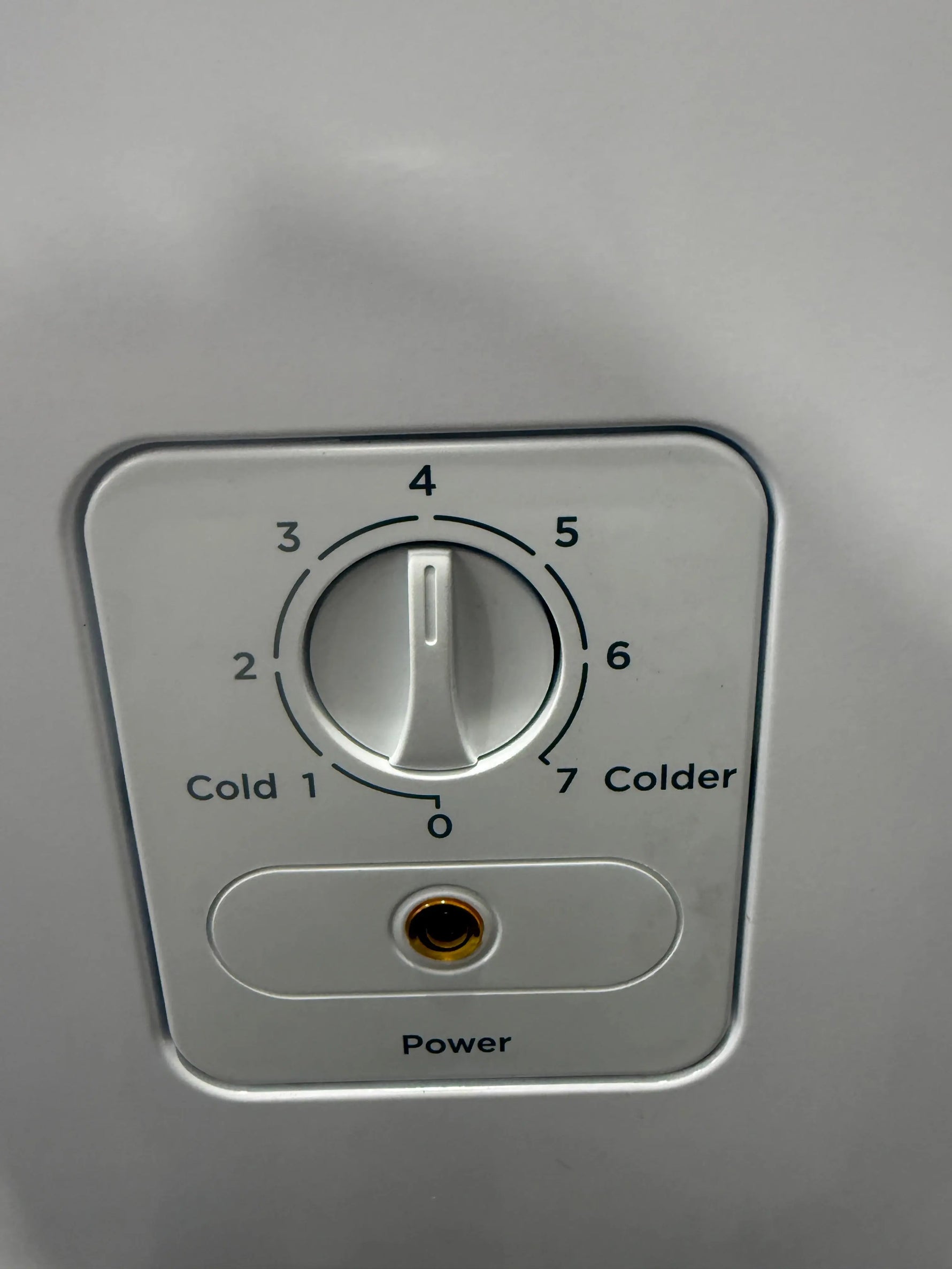 Westinghouse 145L Chest Freezer – Factory Seconds | WCM1400WE | MELBOURNE