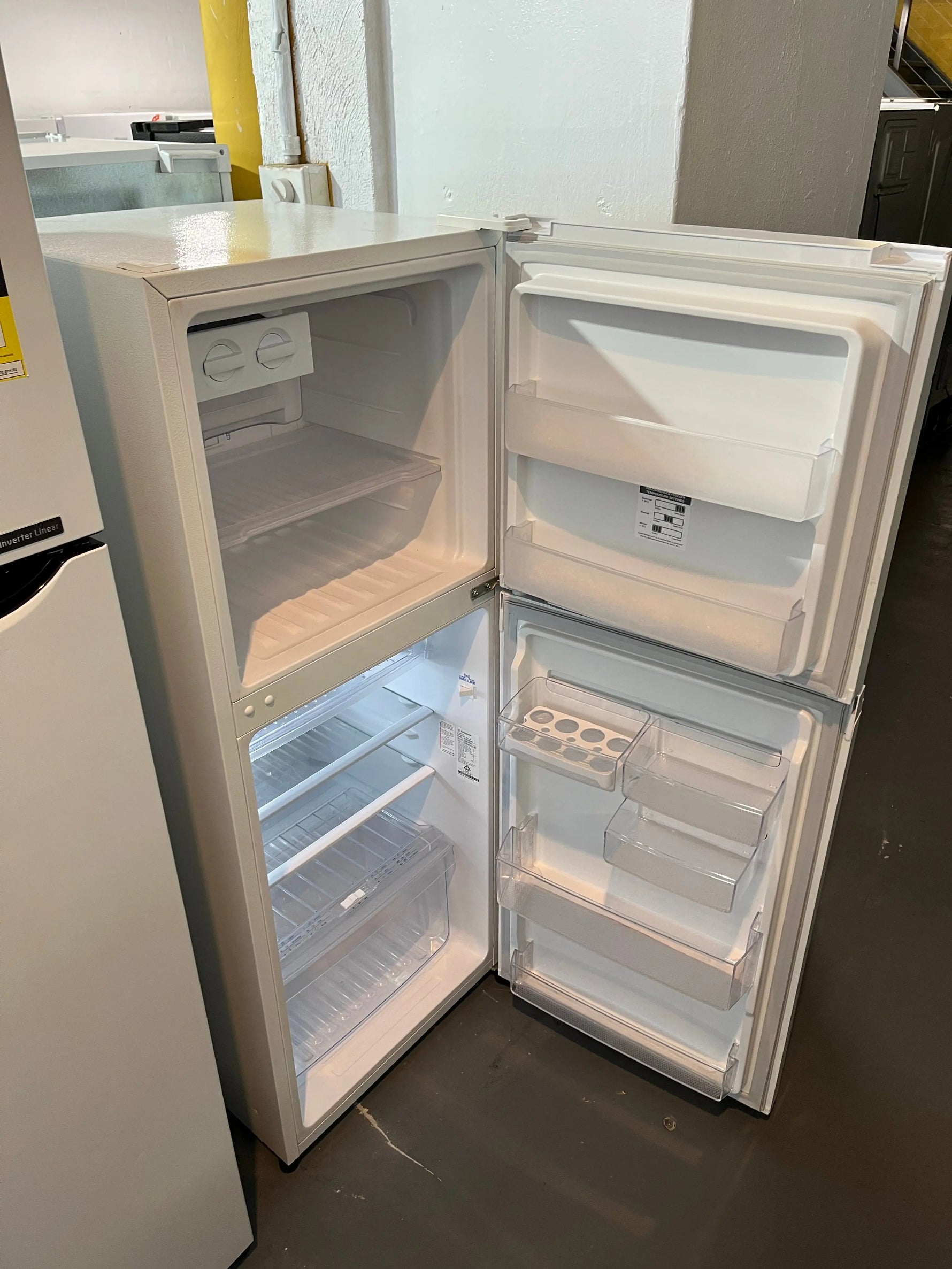 Westinghouse 230 ltr fridge freezer | ALEXANDRIA
