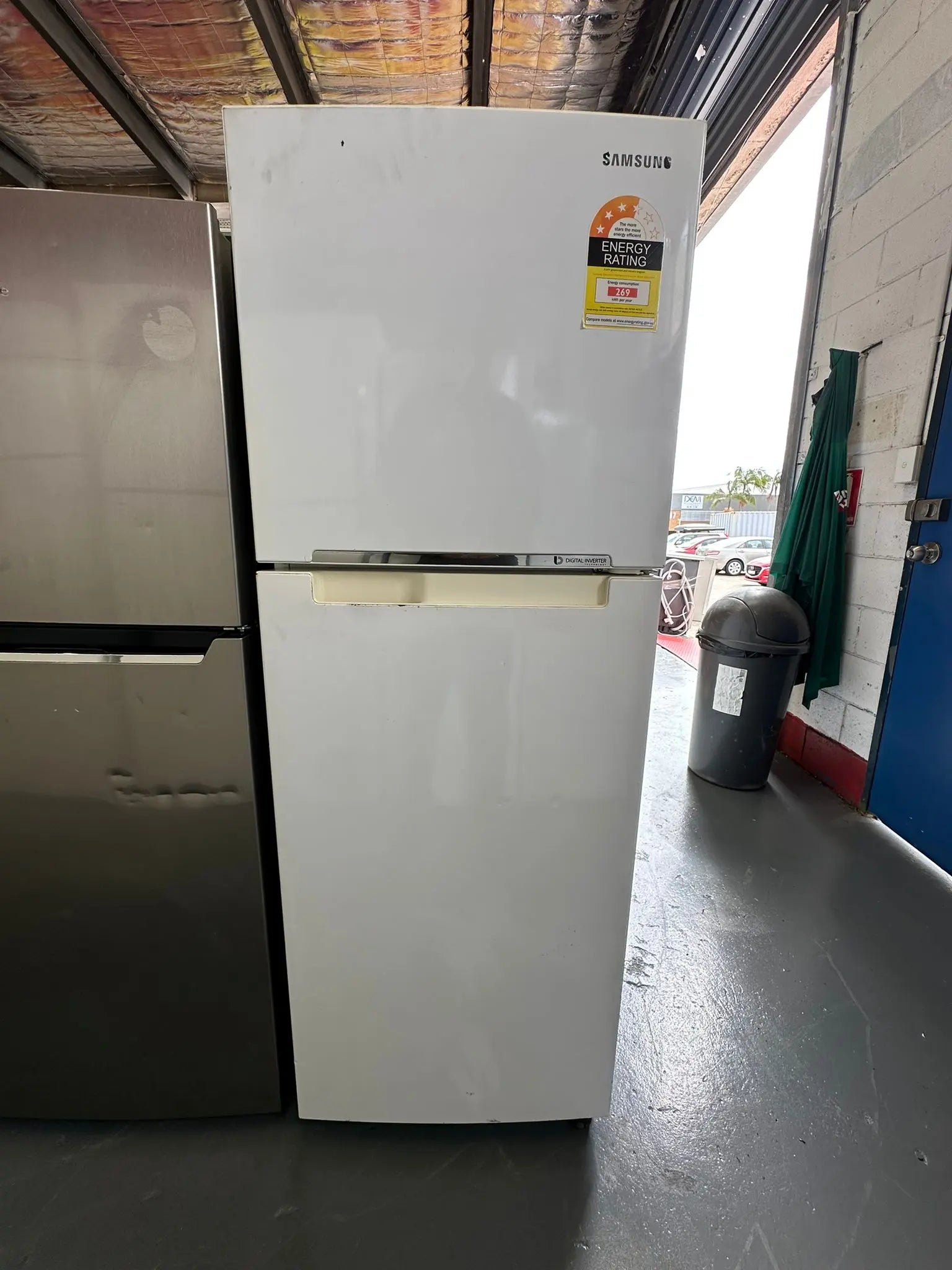 Westinghouse 280L Frost-Free Refrigerator-Freezer - Refurbished | SYDNEY