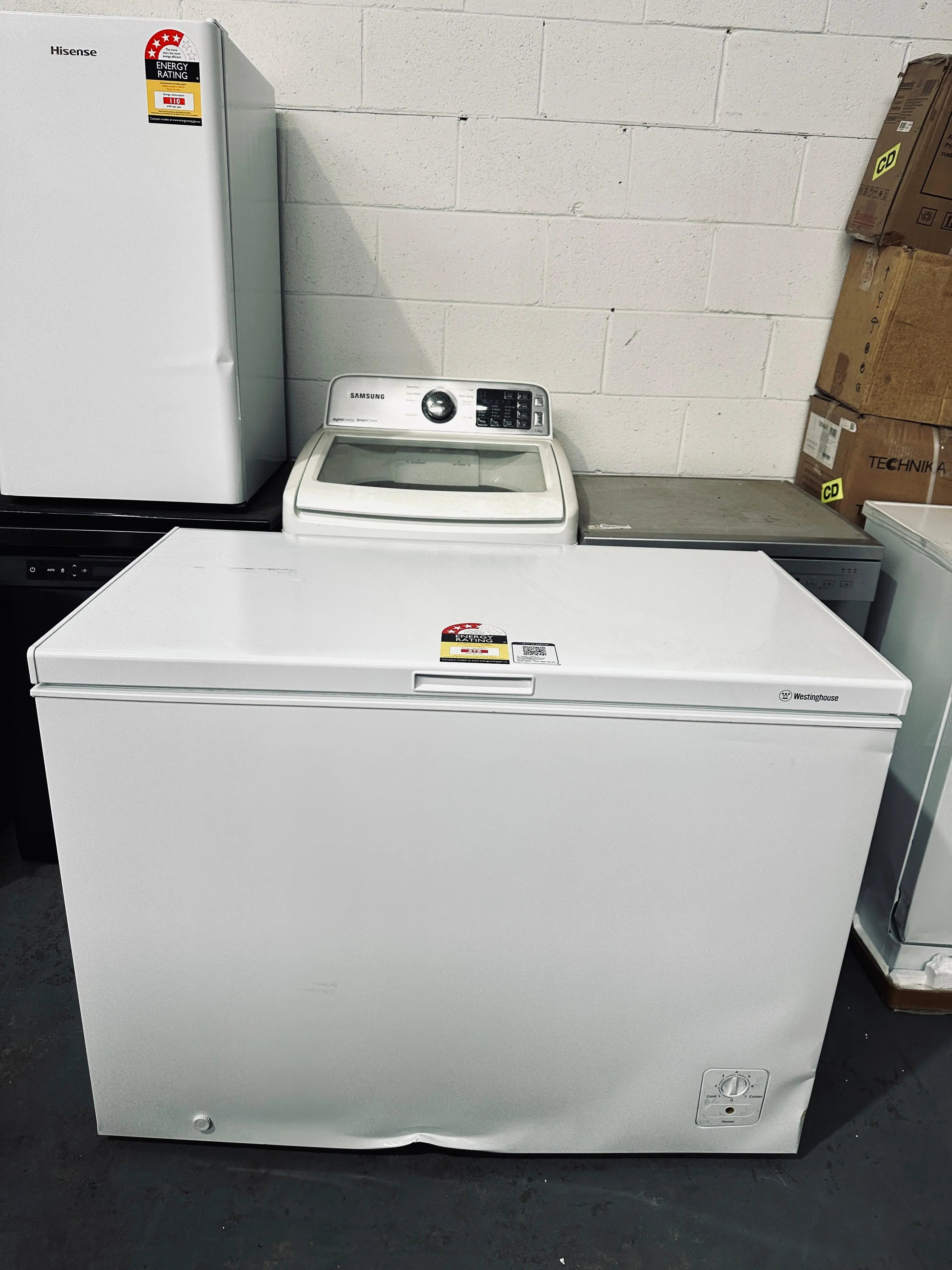Westinghouse 300L Chest Freezer – Factory Seconds | ADELAIDE