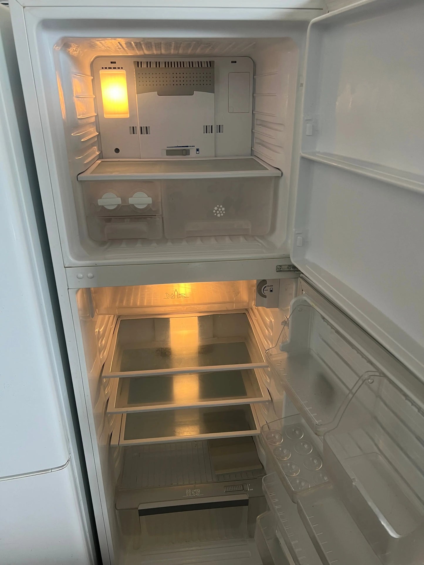 Westinghouse 340 litres fridge freezer | ADELAIDE